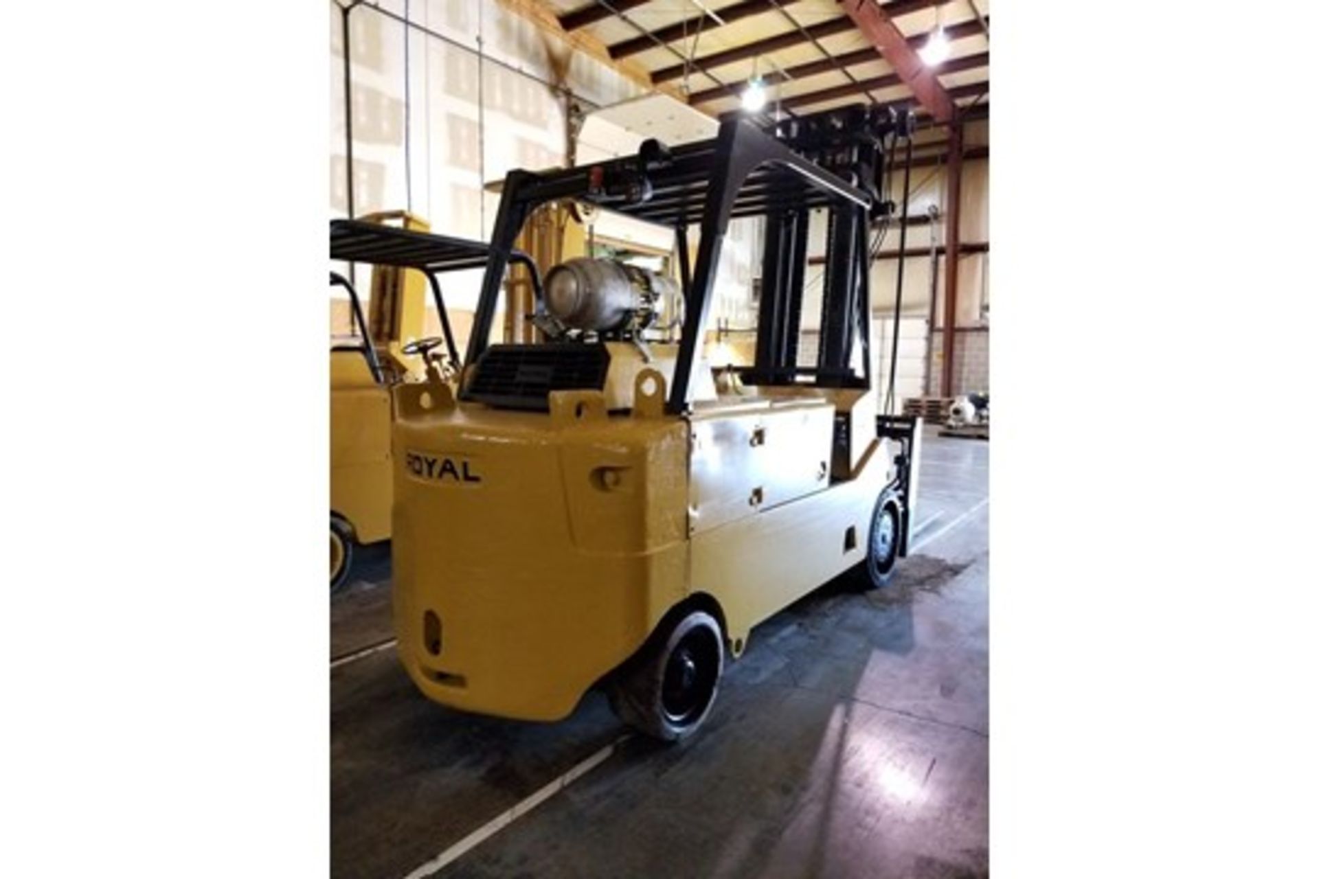 2007 ROYAL 30,000 LB. CAPACITY FORKLIFT, MODEL: T300C, S/N: L1113, LPG, SOLID TIRES, 147” RAISED/ - Image 7 of 8