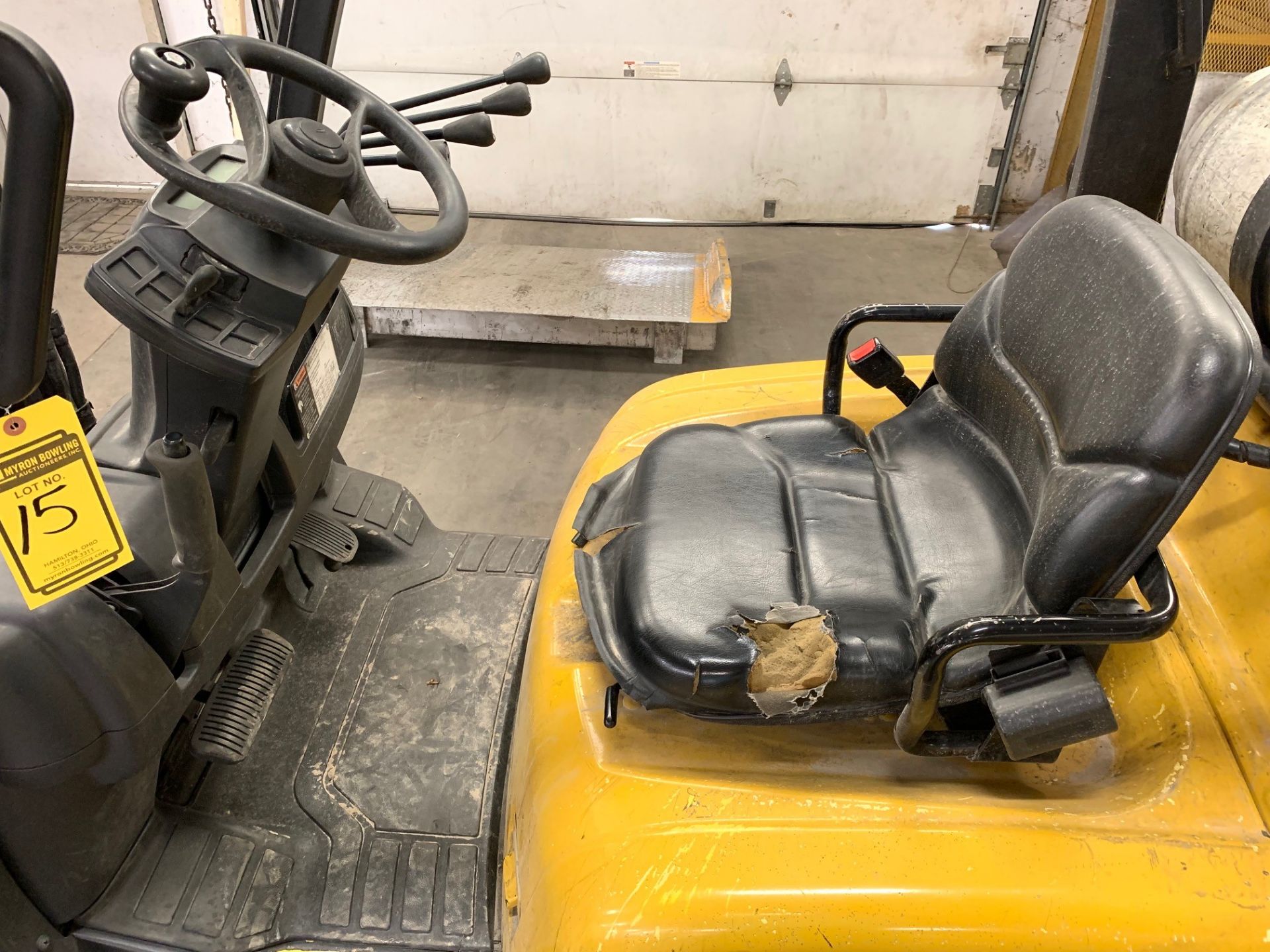 2008 HYSTER 5,000 LB., MODEL: S50FT, S/N: F187V12260F, LPG, LEVER SHIFT, SOLID NON-MARKING TIRES, - Image 5 of 6