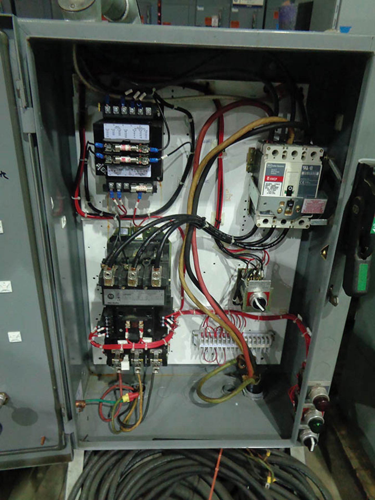 (2) ALLEN BRADLEY SIZE 3 COMBINATION STARTERS 513-DABD-47 W/ 100 AMP BREAKER ON METAL STAND - Image 2 of 2