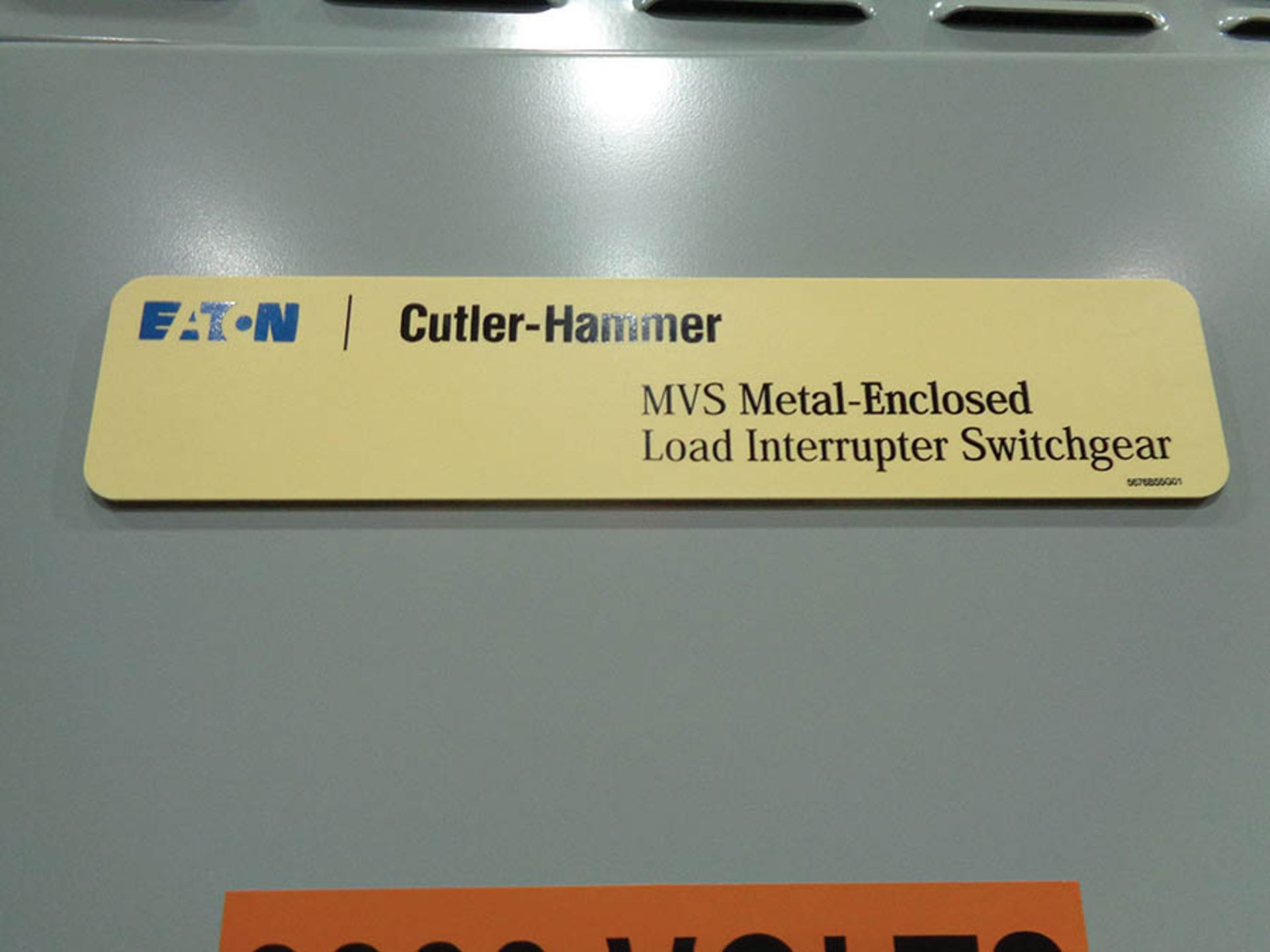 CUTLER HAMMER MVS METAL ENCLOSED LOAD INTERRUPTER SWITCH 15.5 KVA 800 AMP AND GENERAL ELECTRIC GE - Image 2 of 4