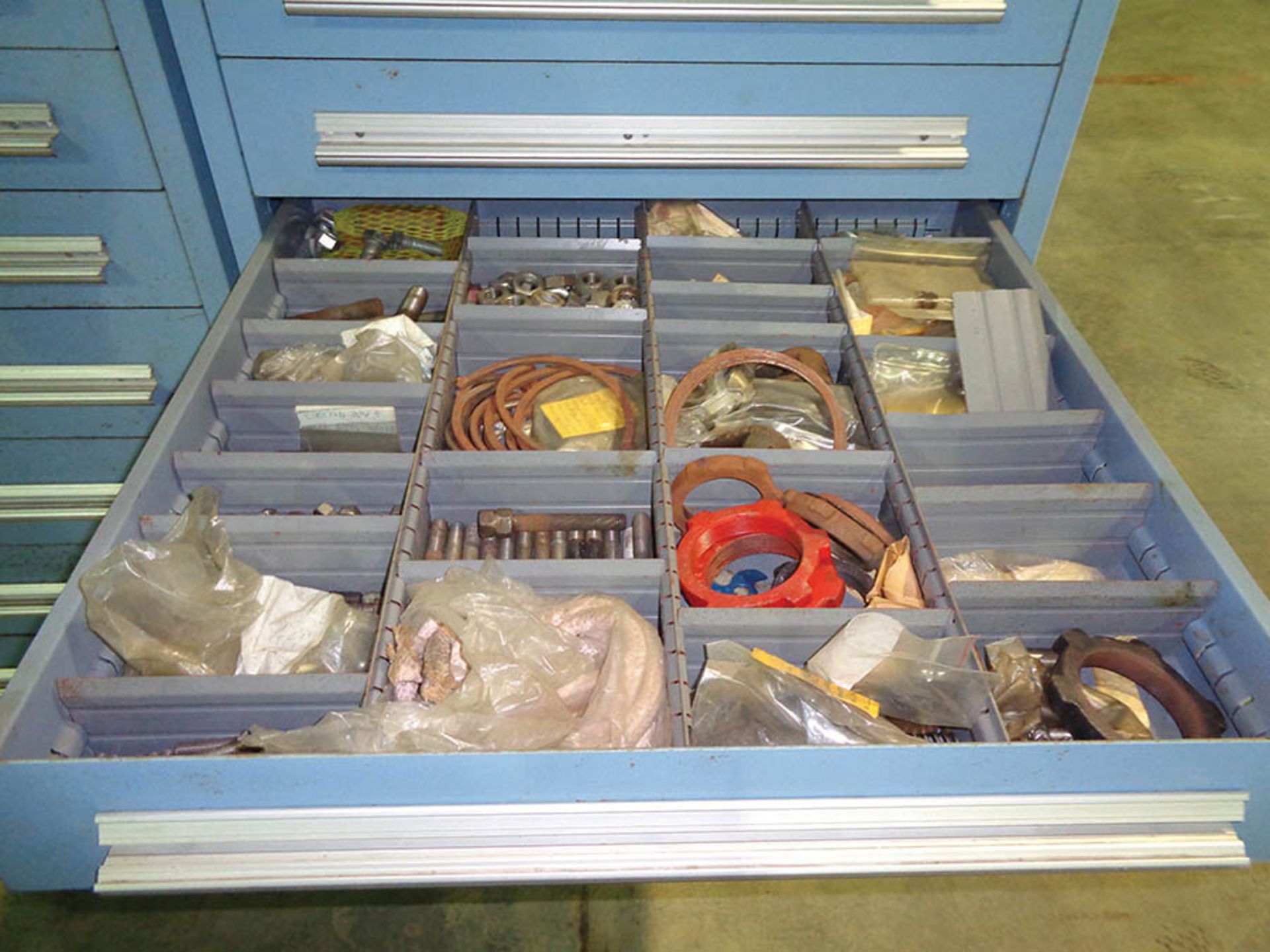 STANLEY VIDMAR 10 DRAWER INDUSTRIAL STORAGE CABINET W/ CONTENTS - Image 3 of 3