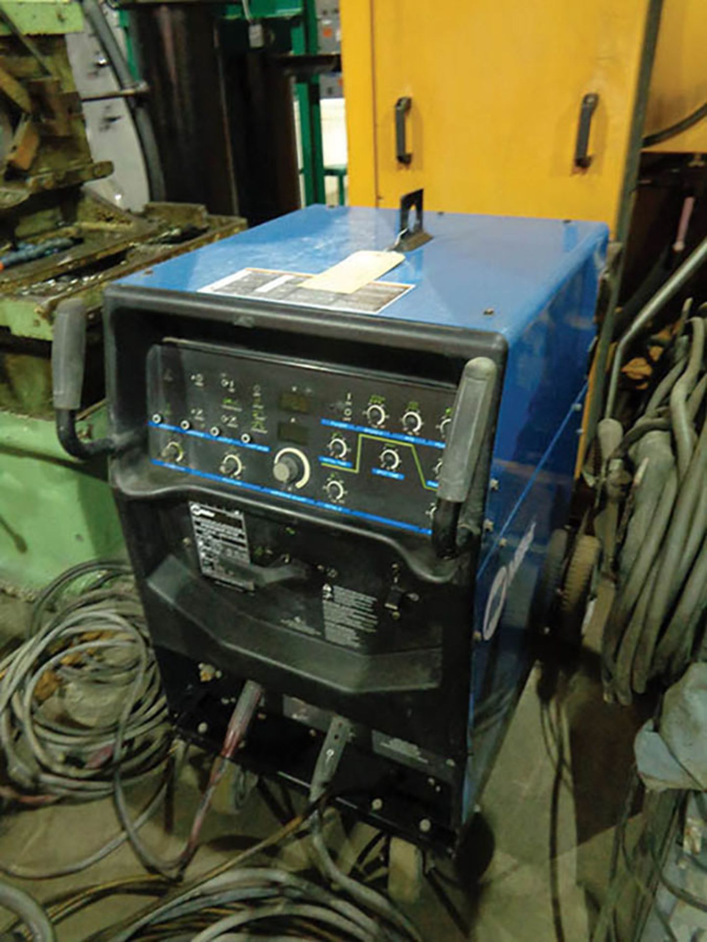 MILLER SYNCHROWAVE 250 DX TIG WELDING MACHINE - Image 2 of 3