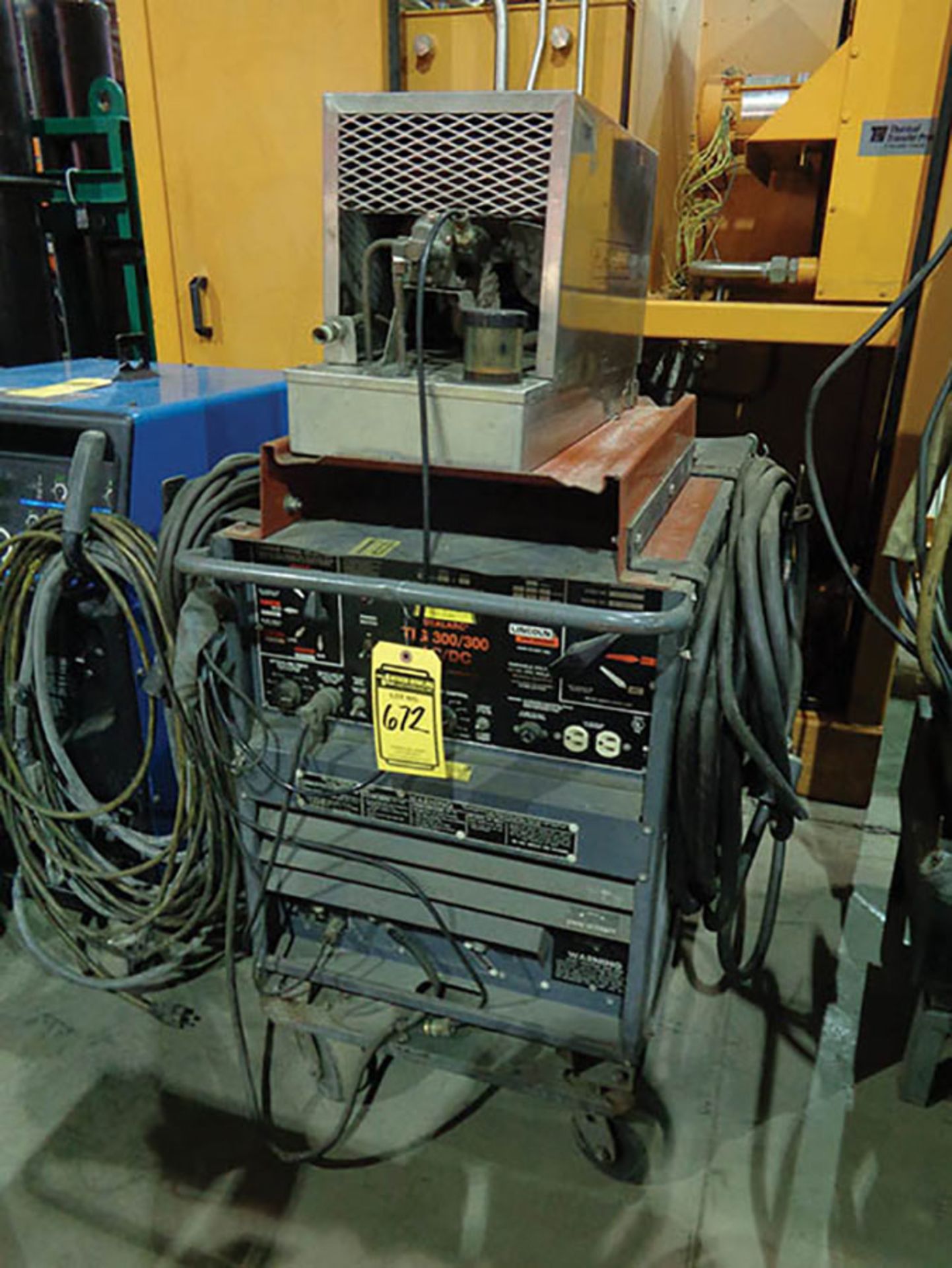 LINCOLN IDEALARC TIG 300/300 AC/DC WELDING MACHINE WET TORCH AND COOLER