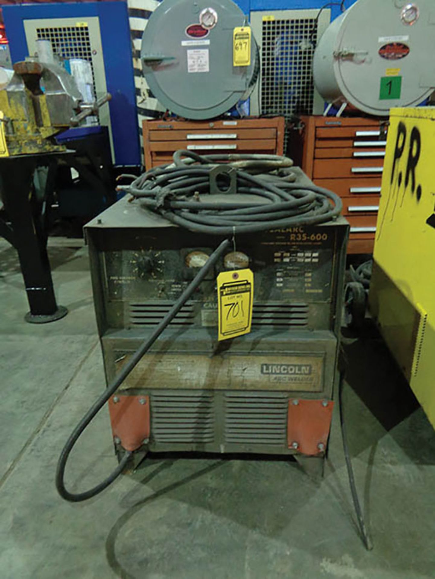 LINCOLN IDEALARC MODEL R3S-600 ARC WELDER