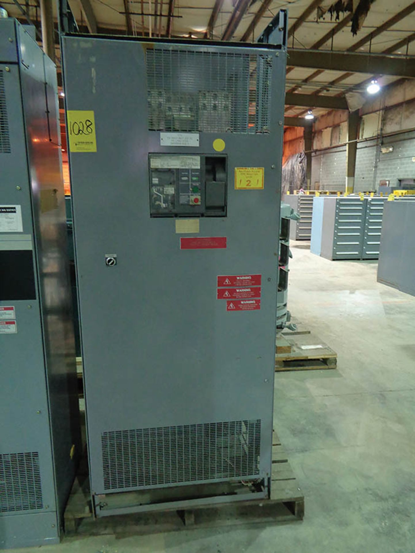 WESTINGHOUSE SPD 65 2000 AMP BREAKER W/ ENCLOSURE AND WESTINGHOUSE 1200 AMP 600V BREAKER W/