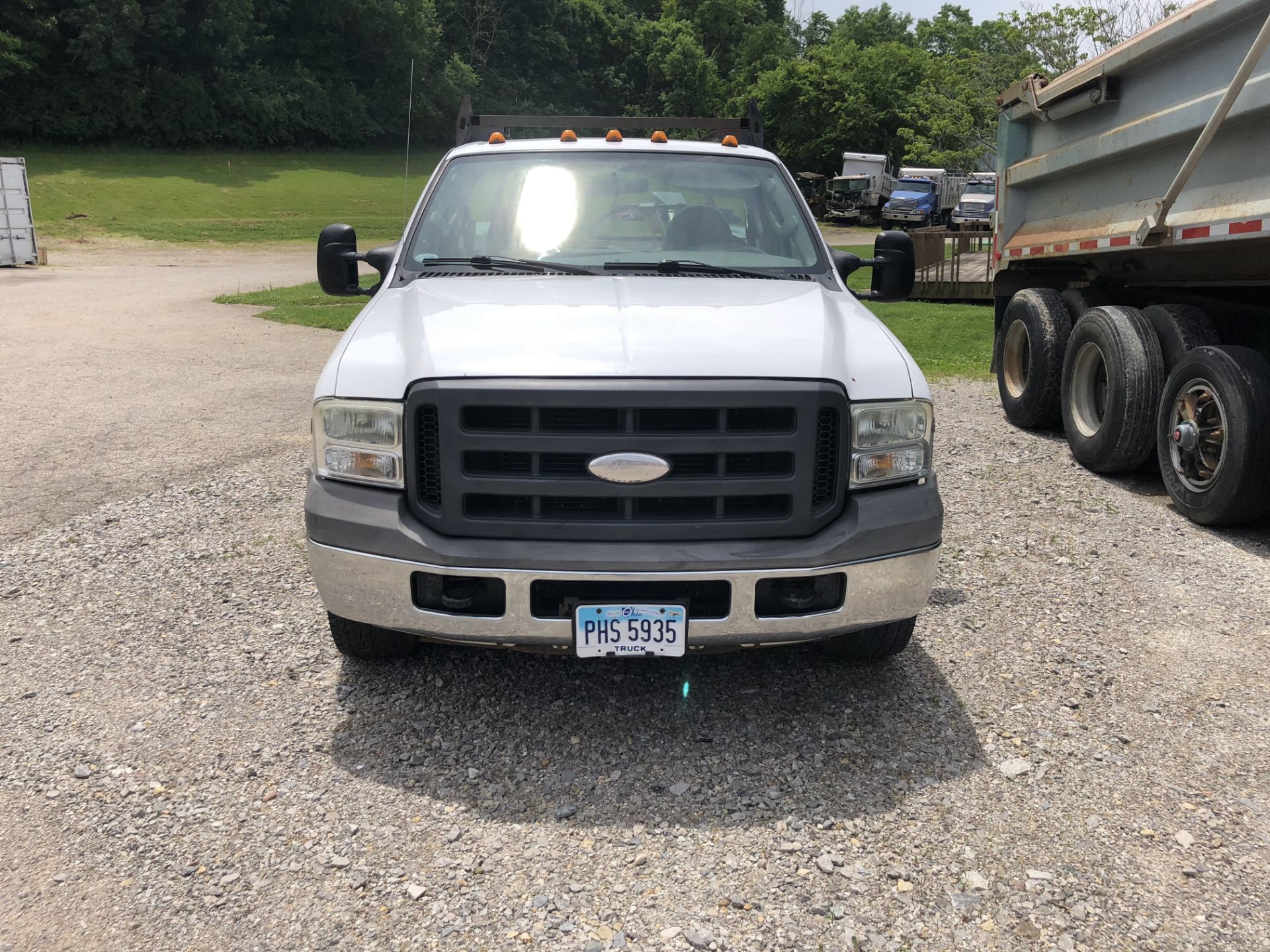 2005 FORD F-350 XL SUPER DUTY SERVICE TRUCK, GAS, 164,622 MILES - Image 2 of 5