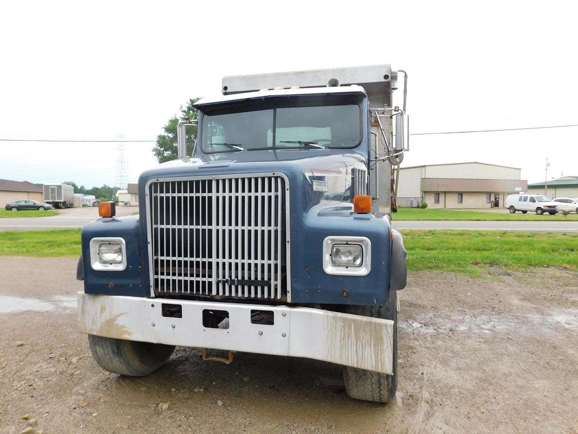 1998 PAYSTAR DUMP TRUCK; CUMMINS M11, ROADRANGER 8-SPEED TRANSMISSION WITH DEEP REDUCTION, QUAD - Image 2 of 7