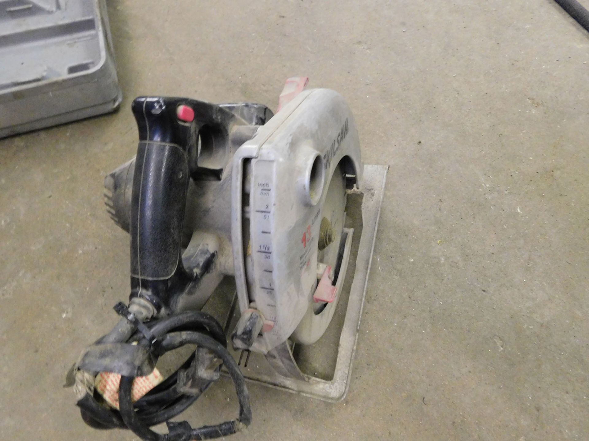 SKILSAW CIRCULAR SAW; 13 AMPS, MODEL 5375, BALL BEARING MOTOR 2.8 HP - Image 2 of 2