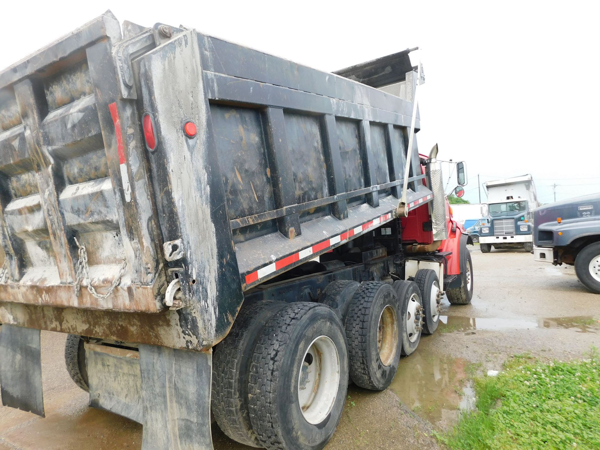 1999 STERLING FORD DUMP TRUCK; CUMMINS M-11, ROADRANGER 8-SPEED TRANSMISSION WITH DEEP REDUCTION, - Image 6 of 8