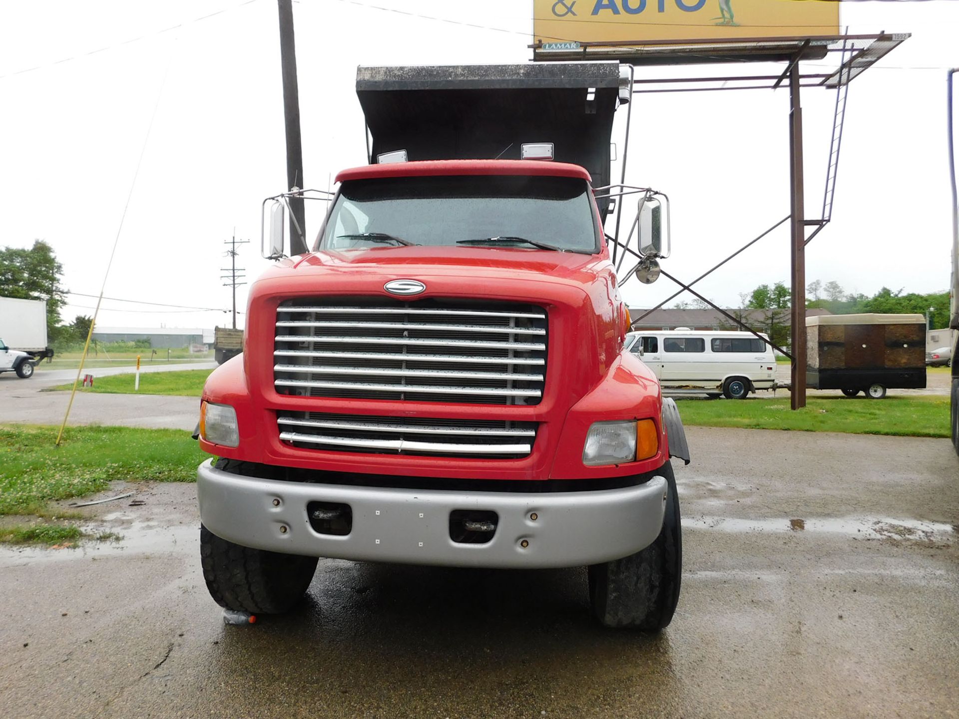 1999 STERLING FORD DUMP TRUCK; CUMMINS M-11, ROADRANGER 8-SPEED TRANSMISSION WITH DEEP REDUCTION, - Image 2 of 8