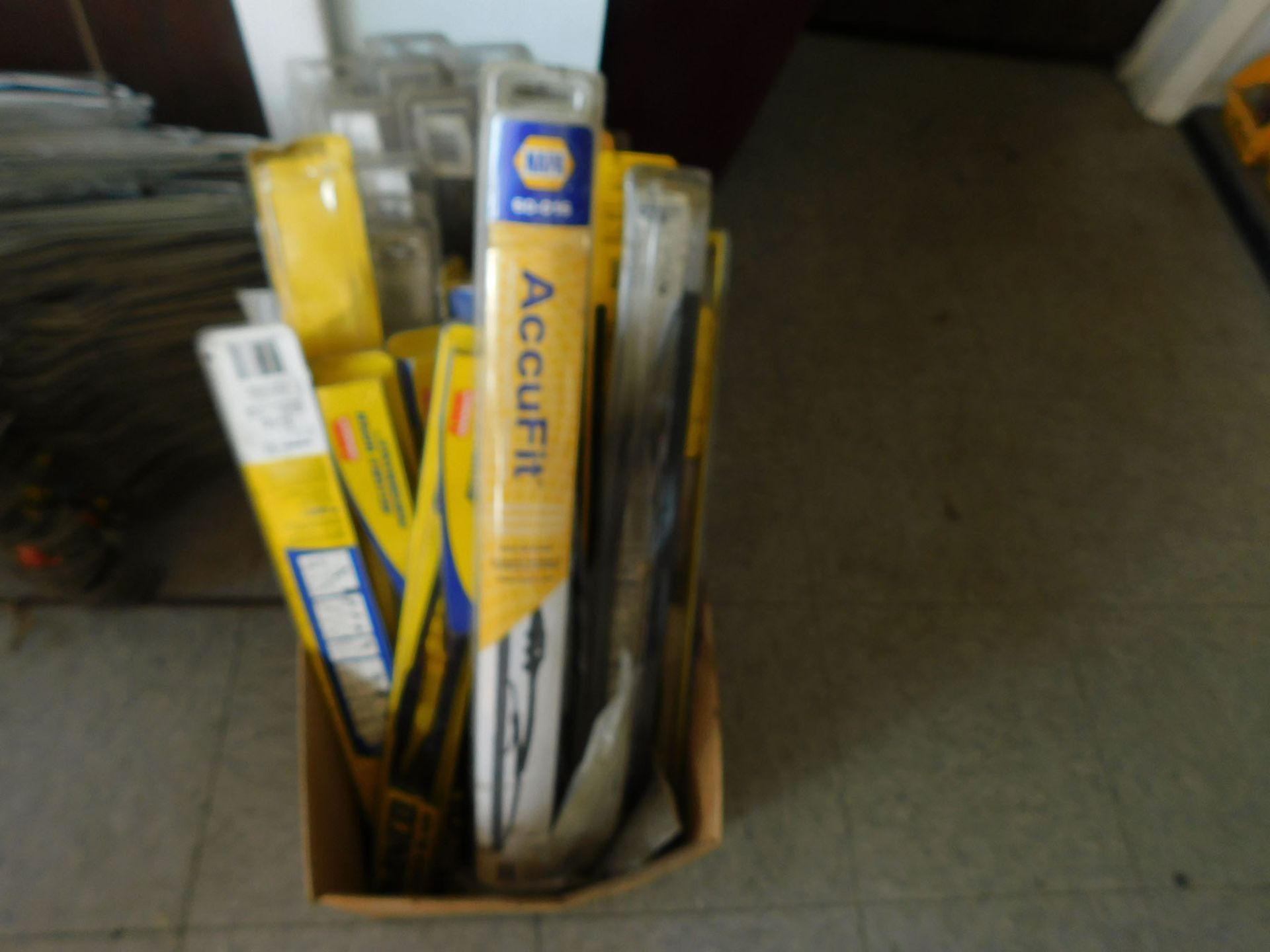 BOX OF ASSORTED WINDSHIELD WIPERS