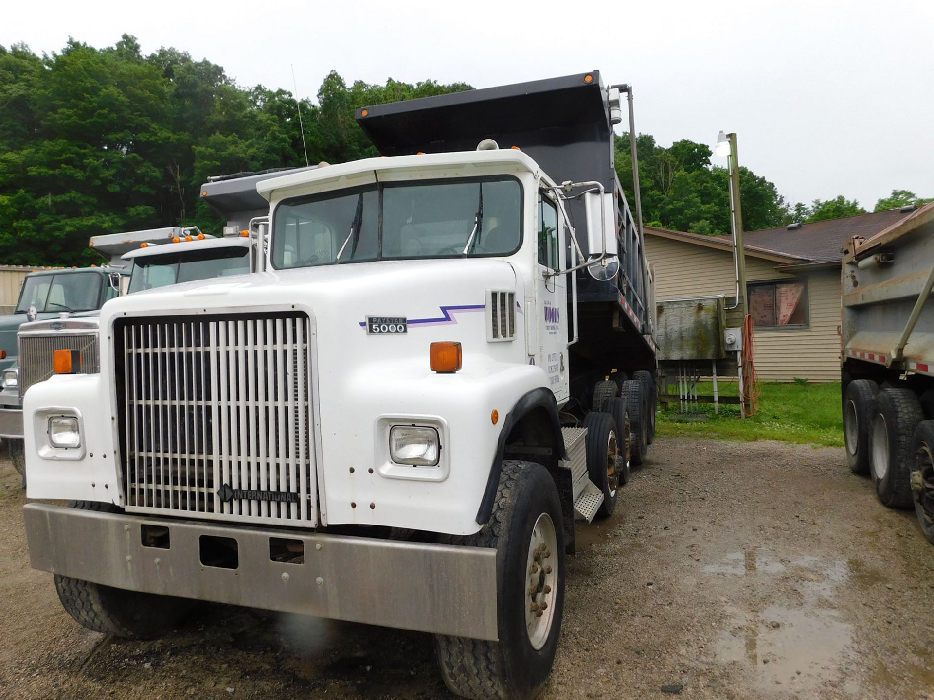 1995 INTERNATIONAL DUMP TRUCK; CUMMINS M11, ROADRANGER 8-SPEED TRANSMISSION WITH DEEP REDUCTION,