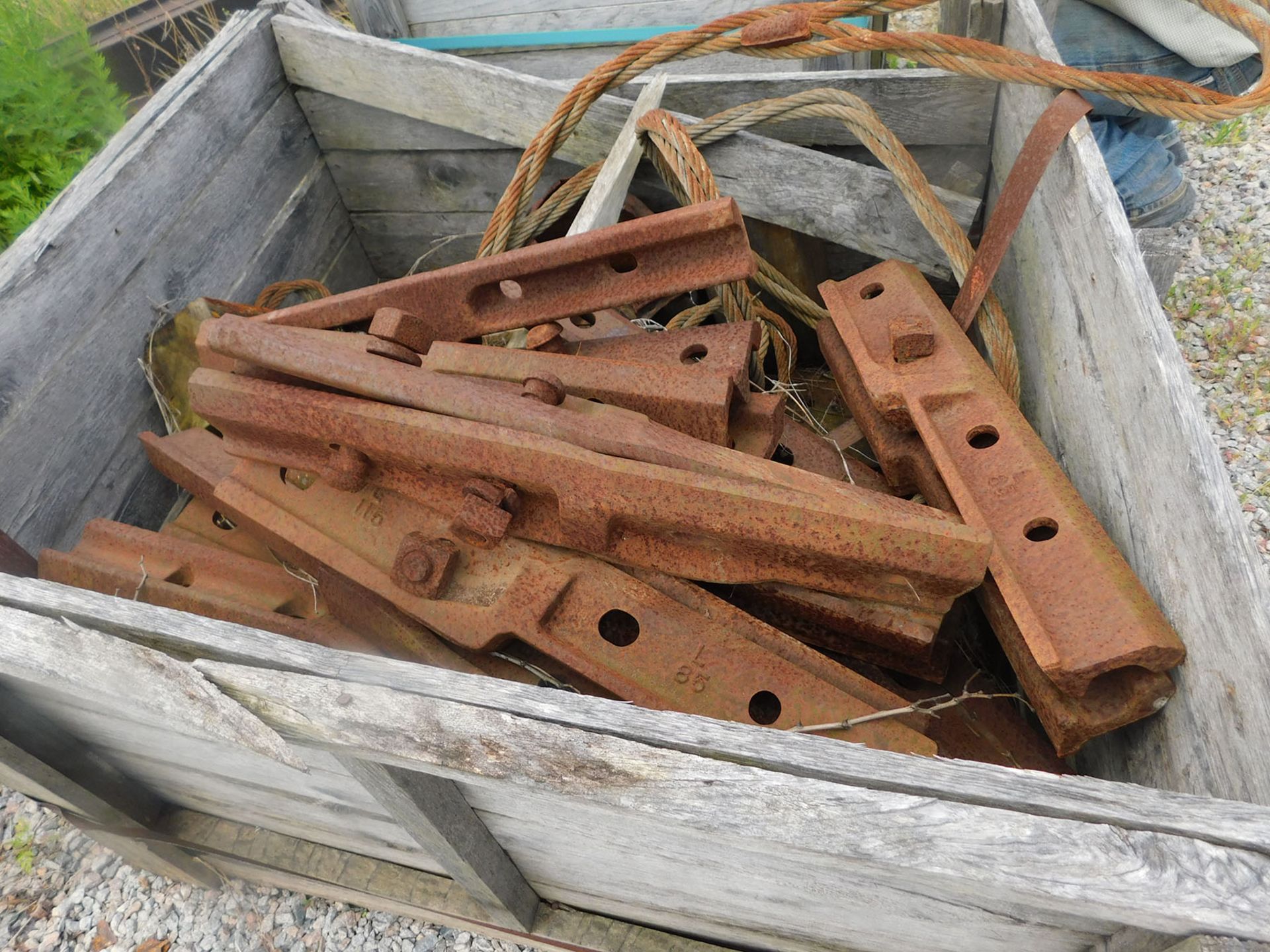 LOT OF PALLETS & BOXES OF RAILROAD STEEL - Image 3 of 3