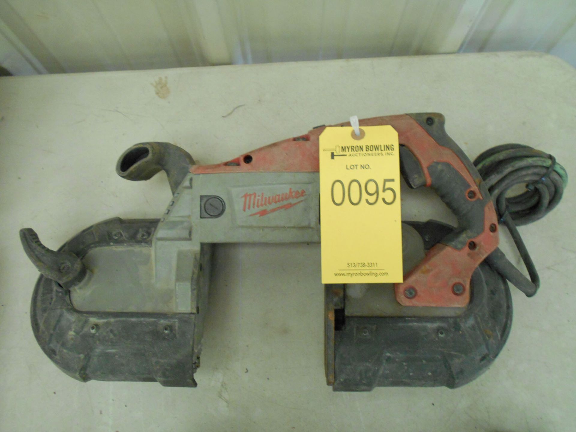 MILWAUKEE HEAVY DUTY DEEP CUT BAND SAW; S/N D52BD14370068