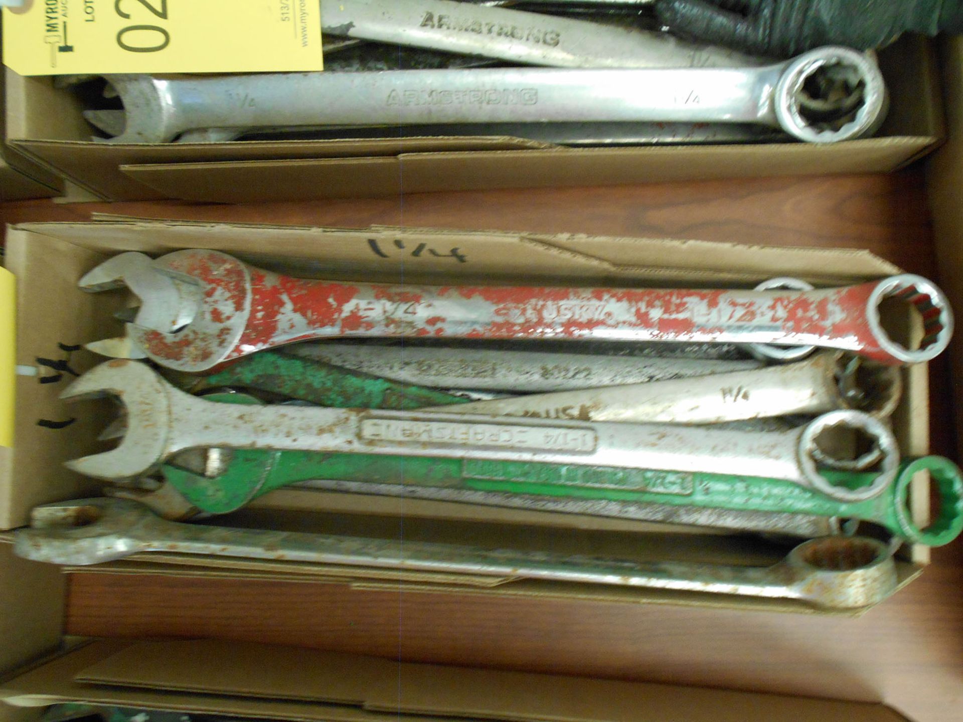 LOT OF 1 1/4'' COMBO WRENCHES