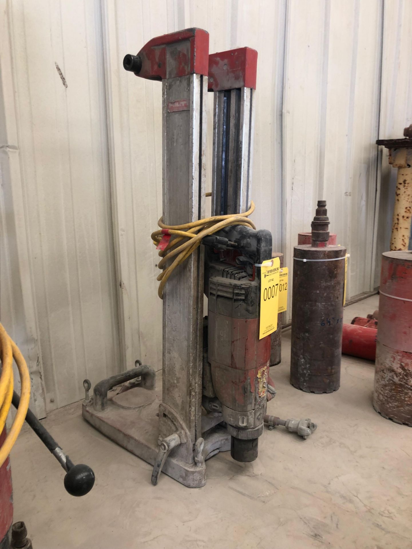 HILTI DD130 ELECTRIC CORE DRILL WITH MOUNT