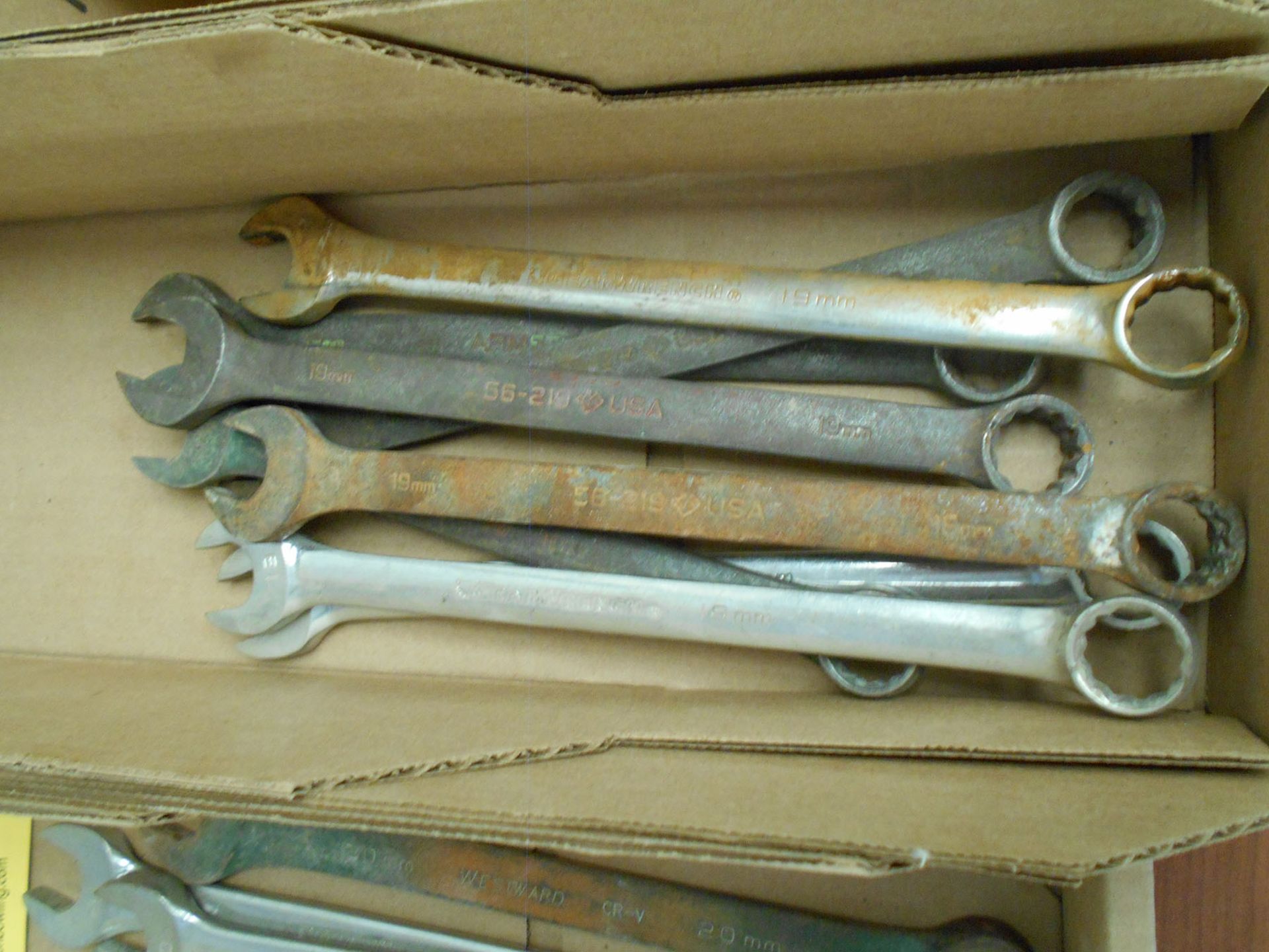 LOT OF 19MM COMBO WRENCHES