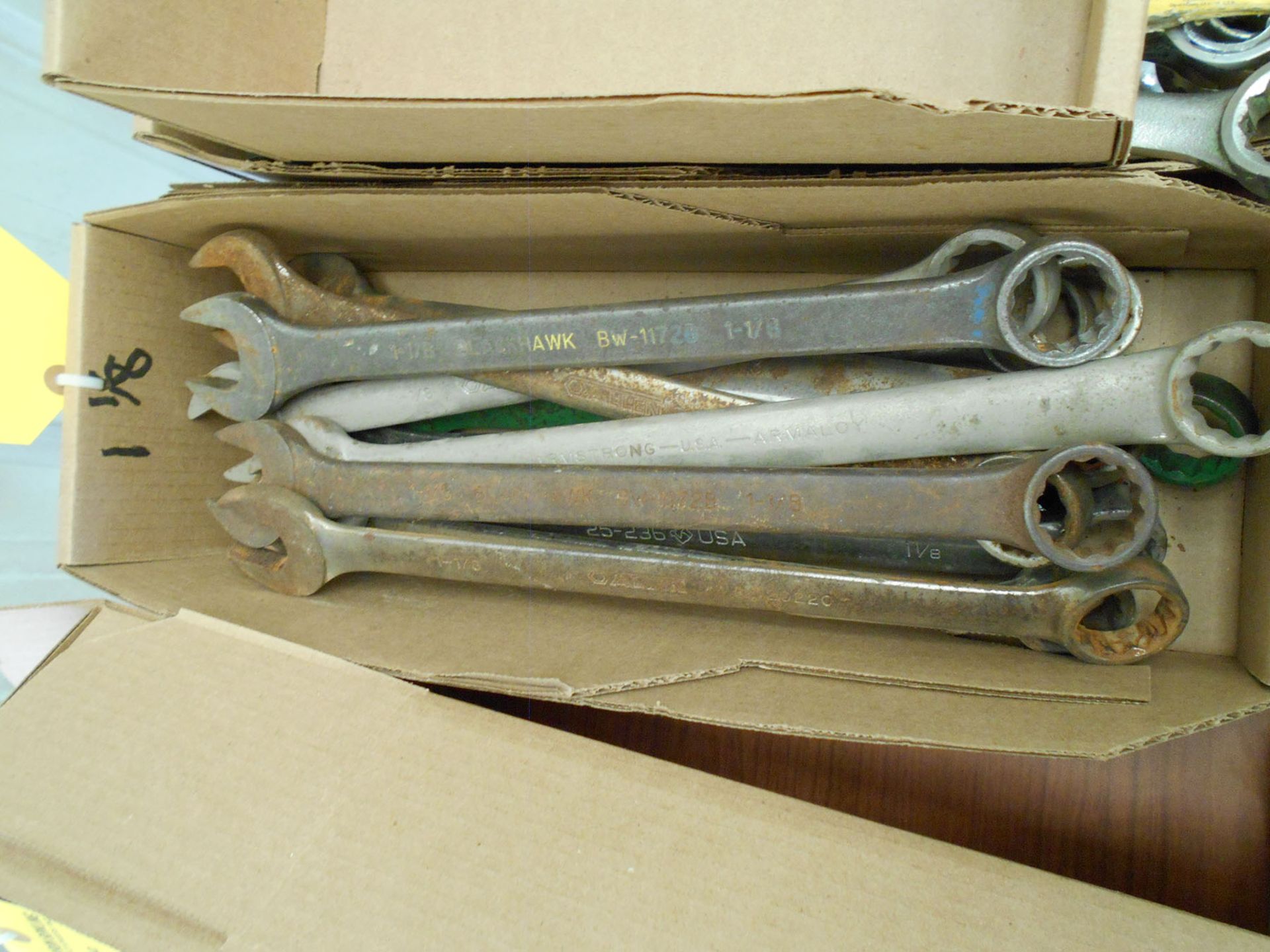 LOT OF 1 1/8'' COMBO WRENCHES