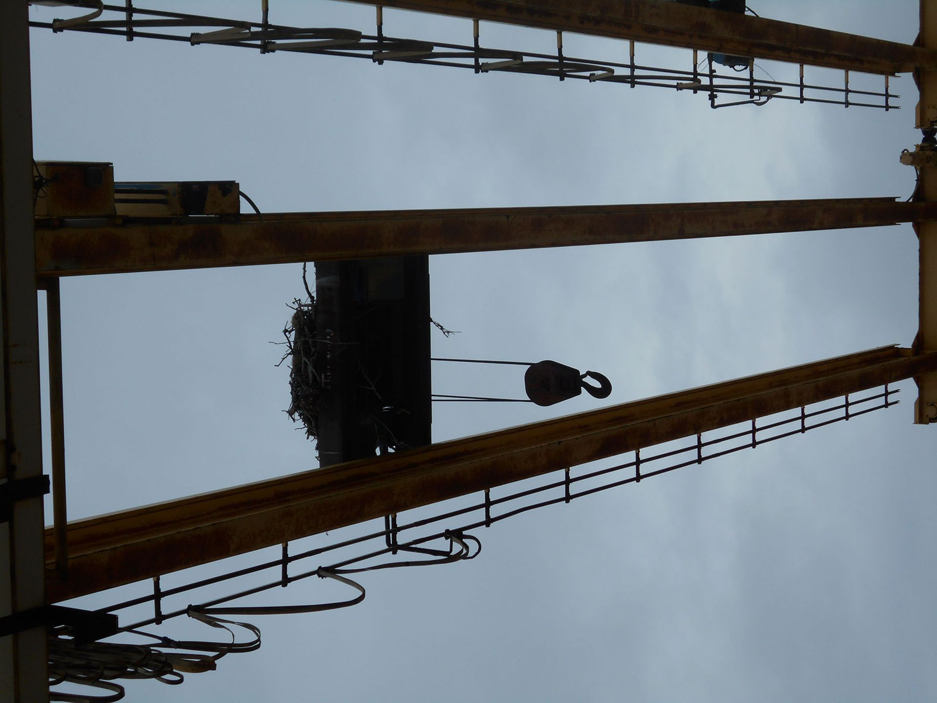 10-TON OVERHEAD CRANE WITH (2) RAILS 60' LONG - Image 2 of 3