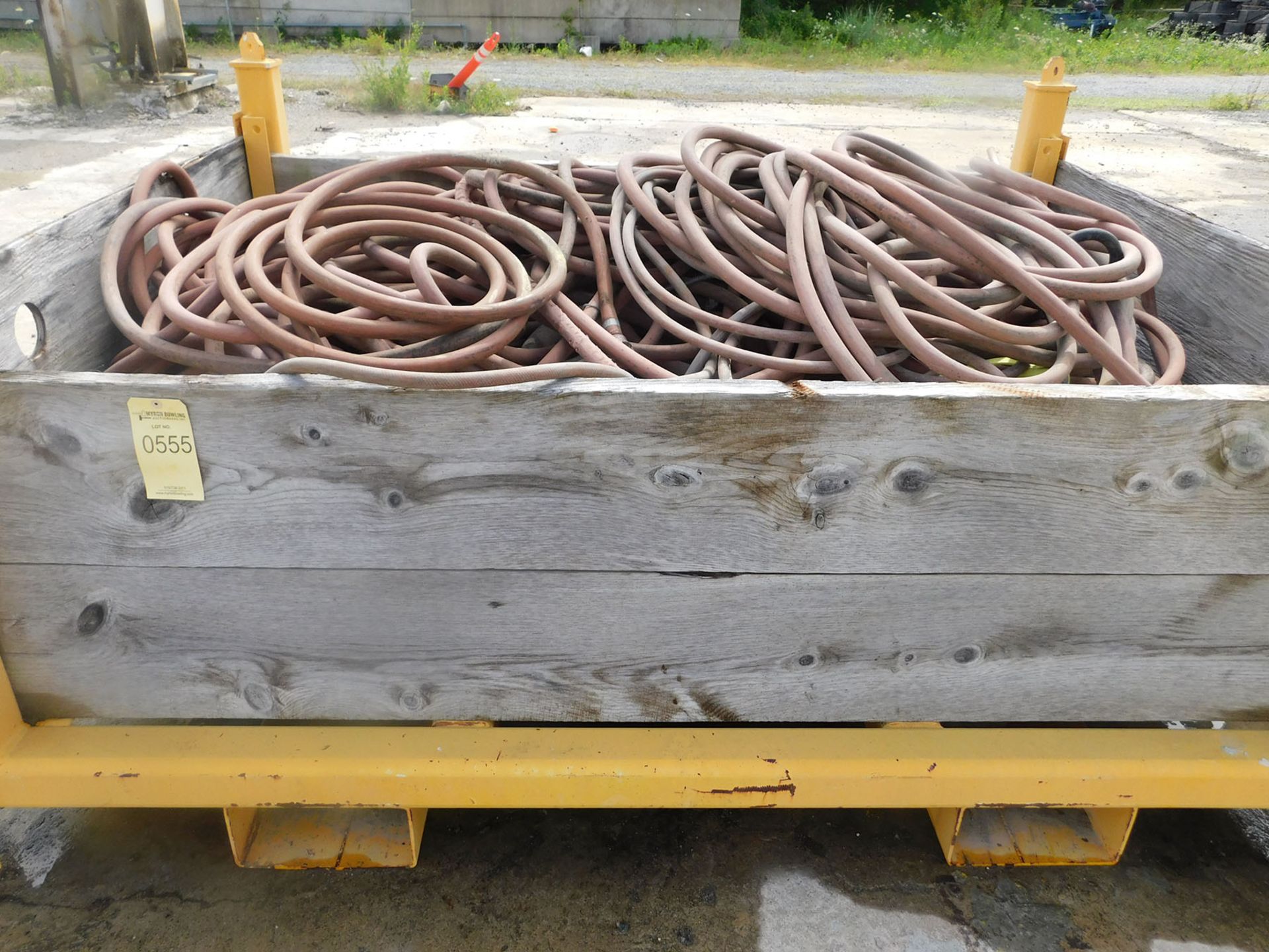 STEEL BOX WITH CONTENT; AIR HOSES