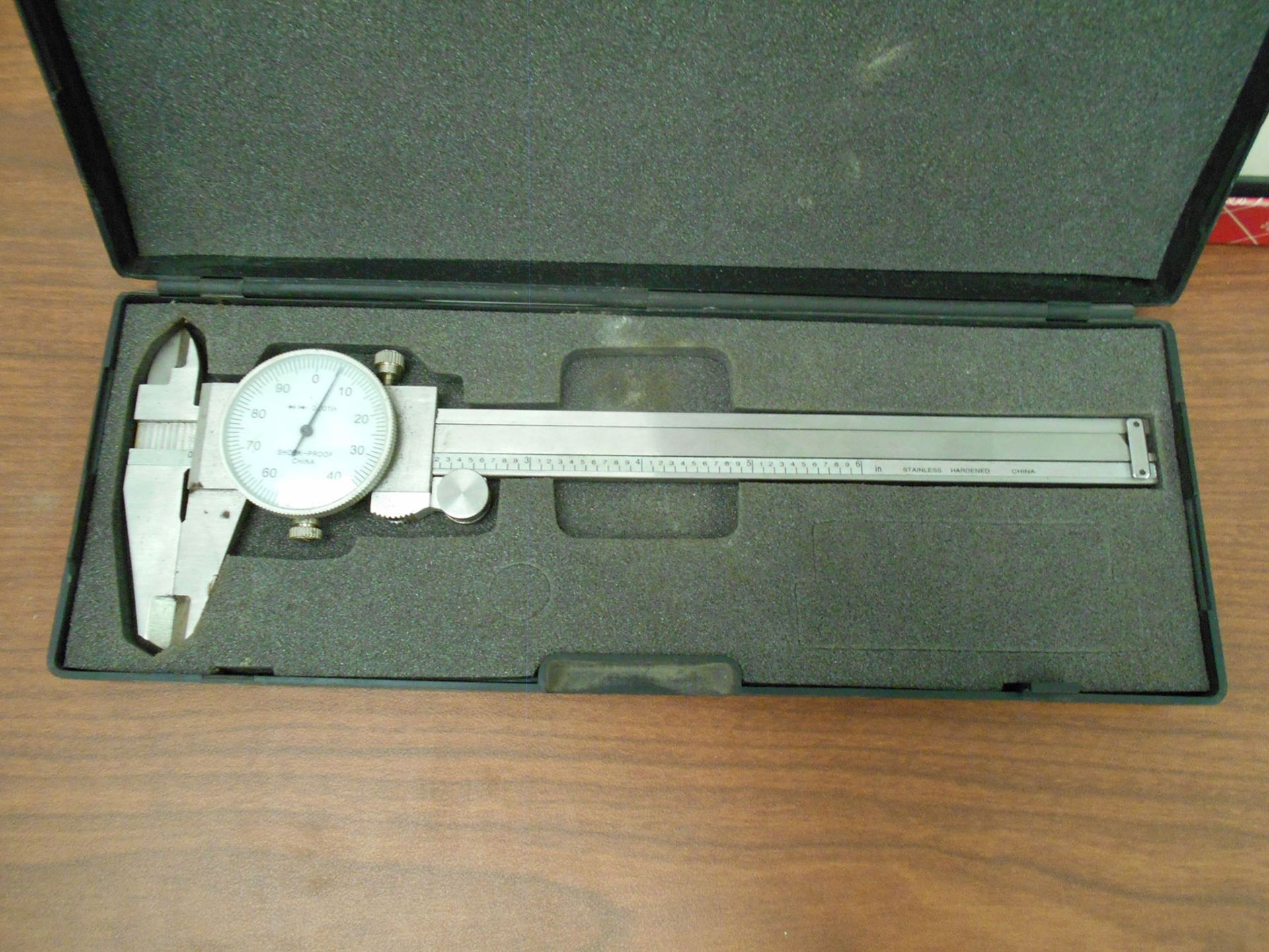 DIAL CALIPER WITH BLACK HARD CASE - Image 2 of 4