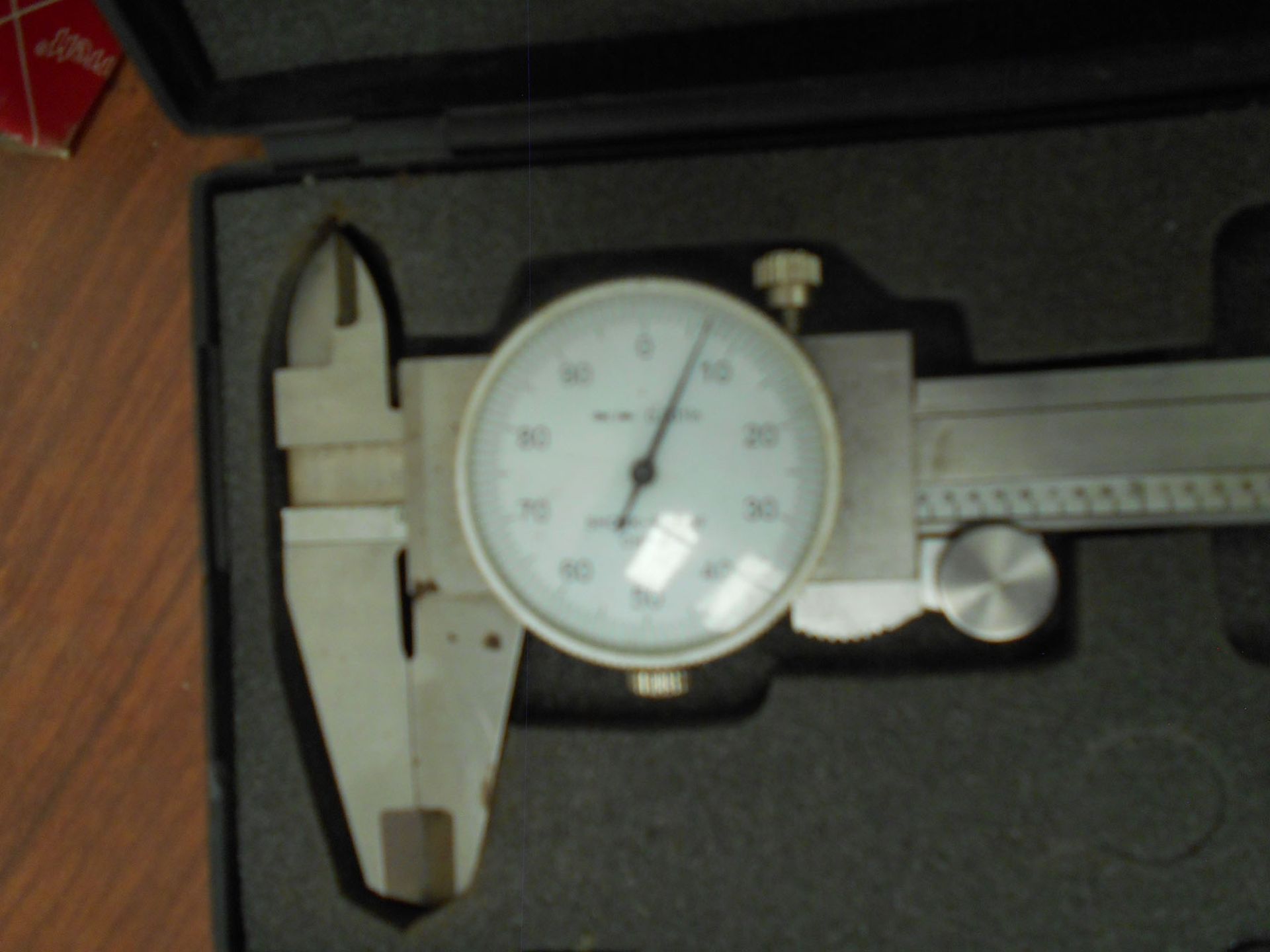 DIAL CALIPER WITH BLACK HARD CASE - Image 3 of 4