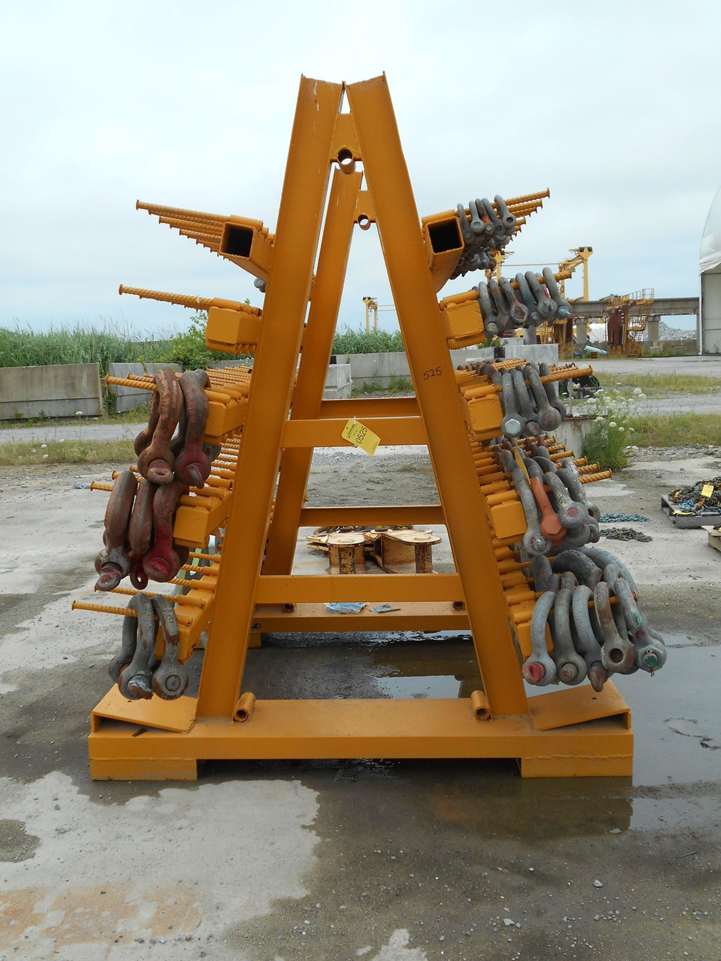 STEEL RACK WITH CONTENT; SHACKLES & LIFTING HOOKS