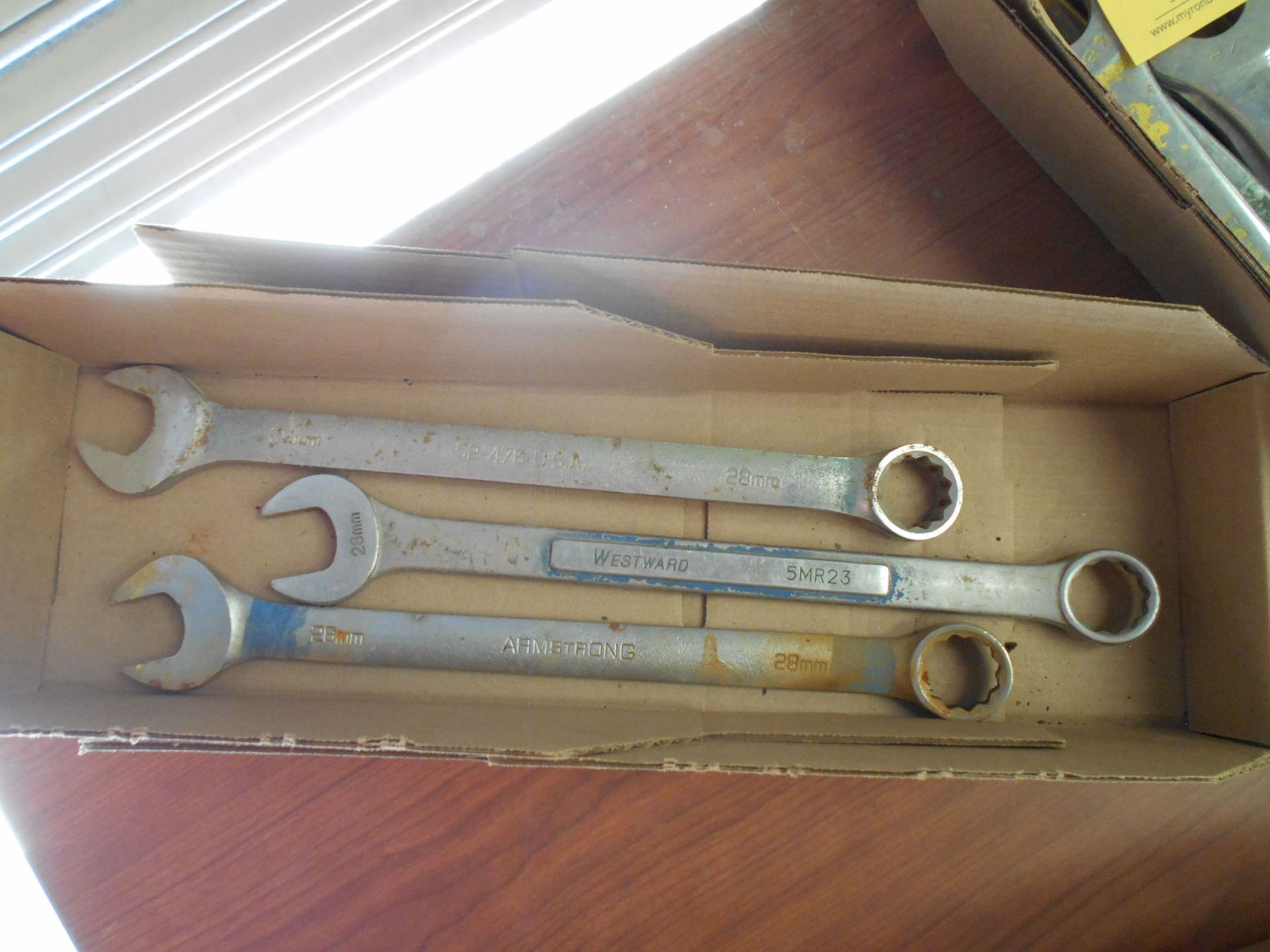 LOT OF 28MM COMBO WRENCHES