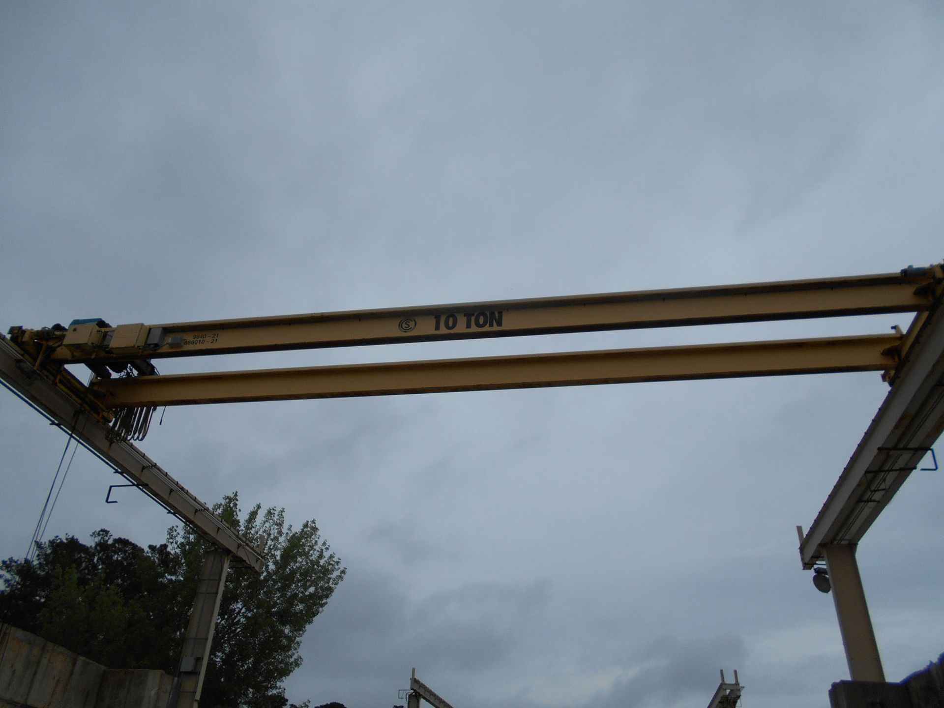 10-TON OVERHEAD CRANE WITH (2) RAILS 60' LONG - Image 2 of 2