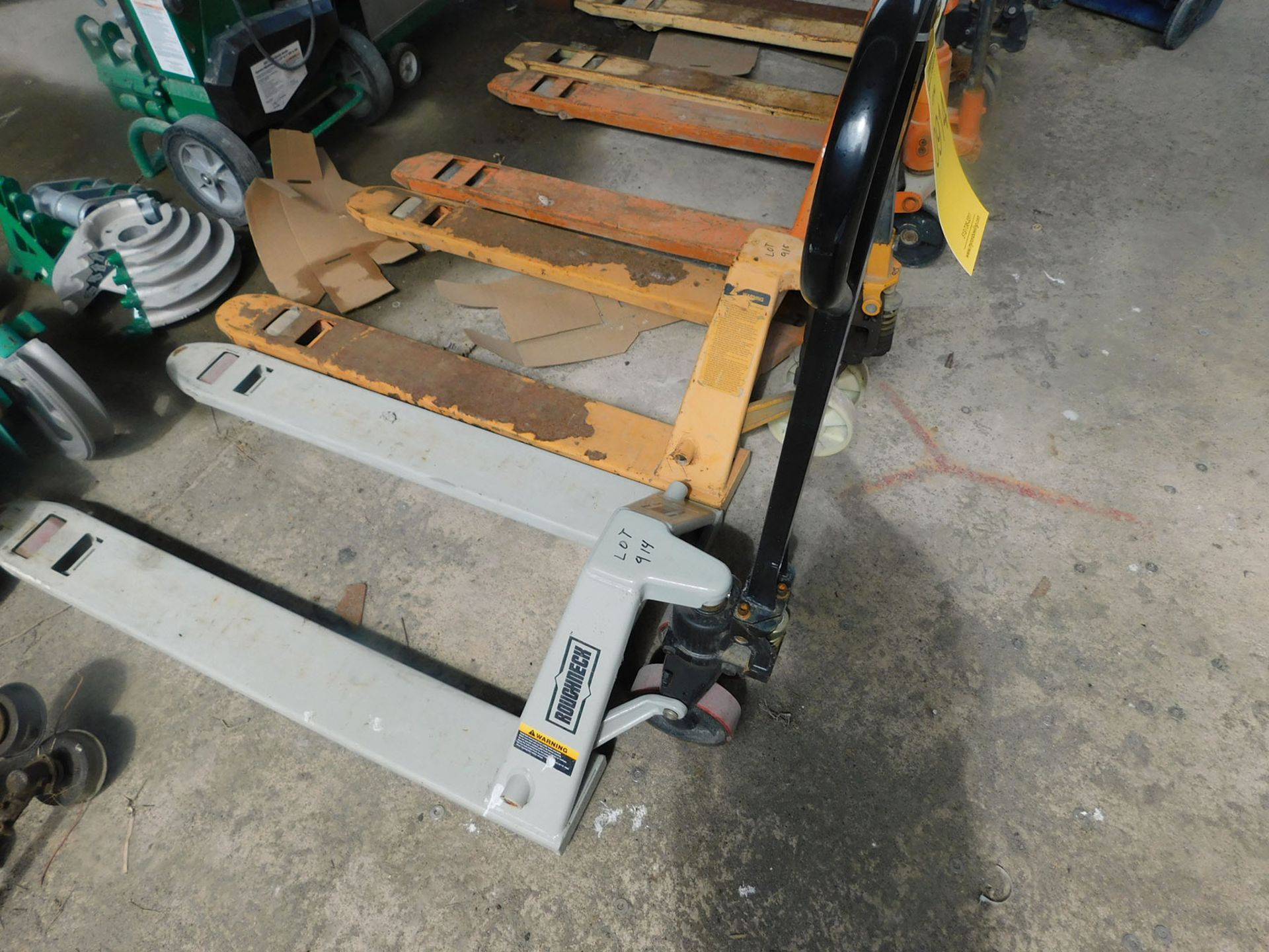 ROUGHNECK 5,500 LBS. PALLET JACK