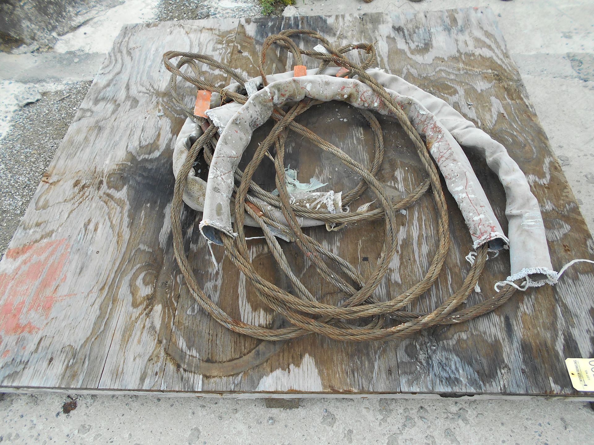 PALLET OF MISC. CABLE SLINGS