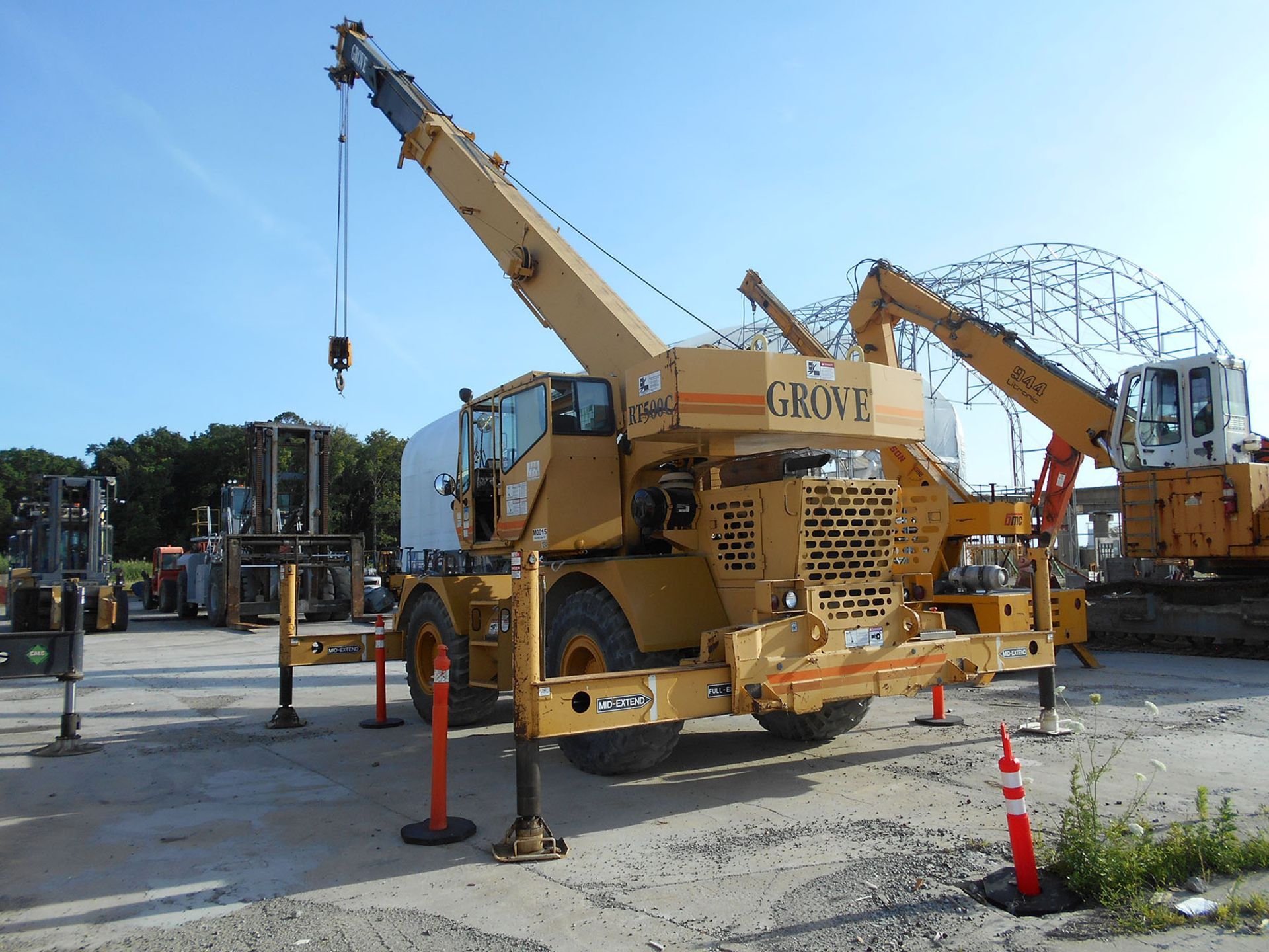 GROVE RT528 ROUGH TERRAIN CRANE; 4X4, JOHNSON BLOCK 0-75 ELEVATION 28' - 70' BOOM LENGTH, DOUBLE BOX - Image 2 of 2