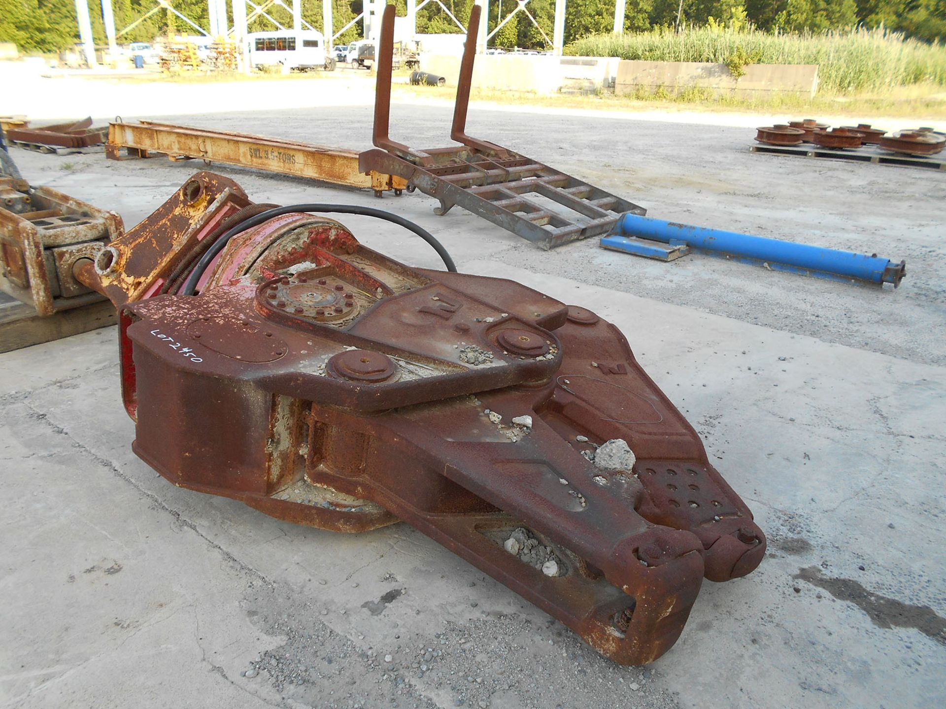 HYDRAULIC SHEAR IMPLEMENT FOR EXCAVATOR