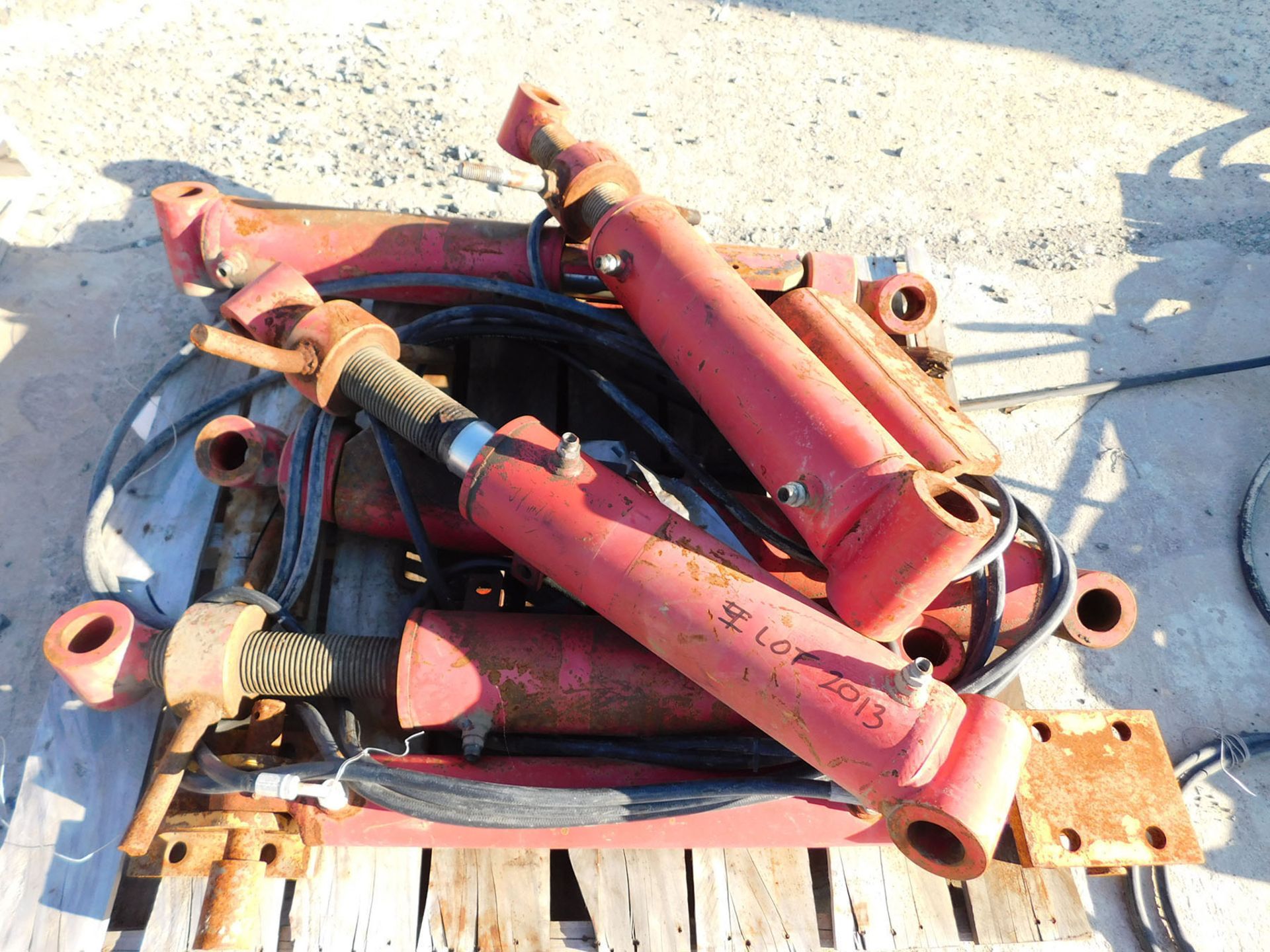 PALLET OF HYDRAULIC CYLINDERS - Image 2 of 2