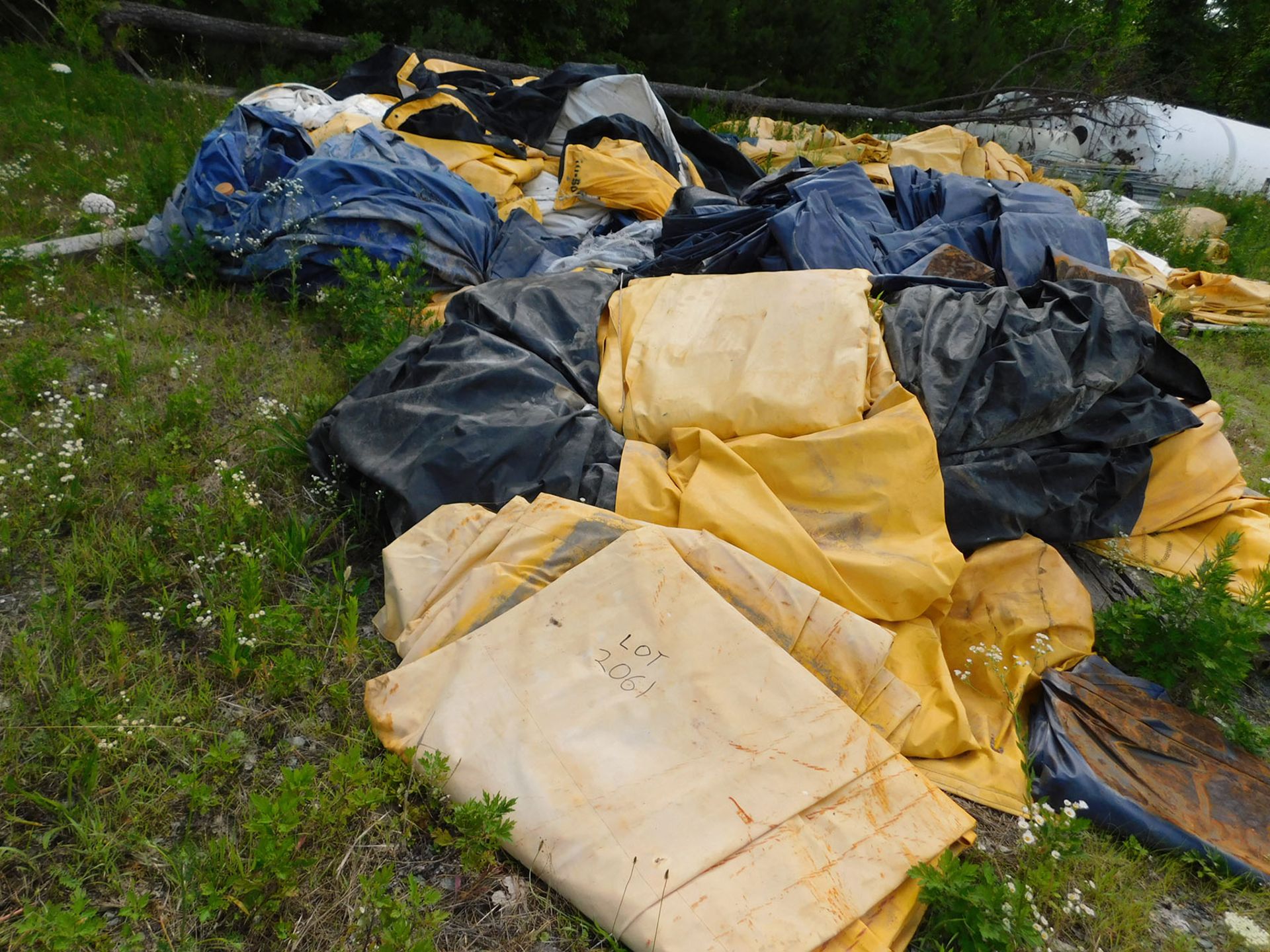 LOT OF HEAVY DUTY TARPS