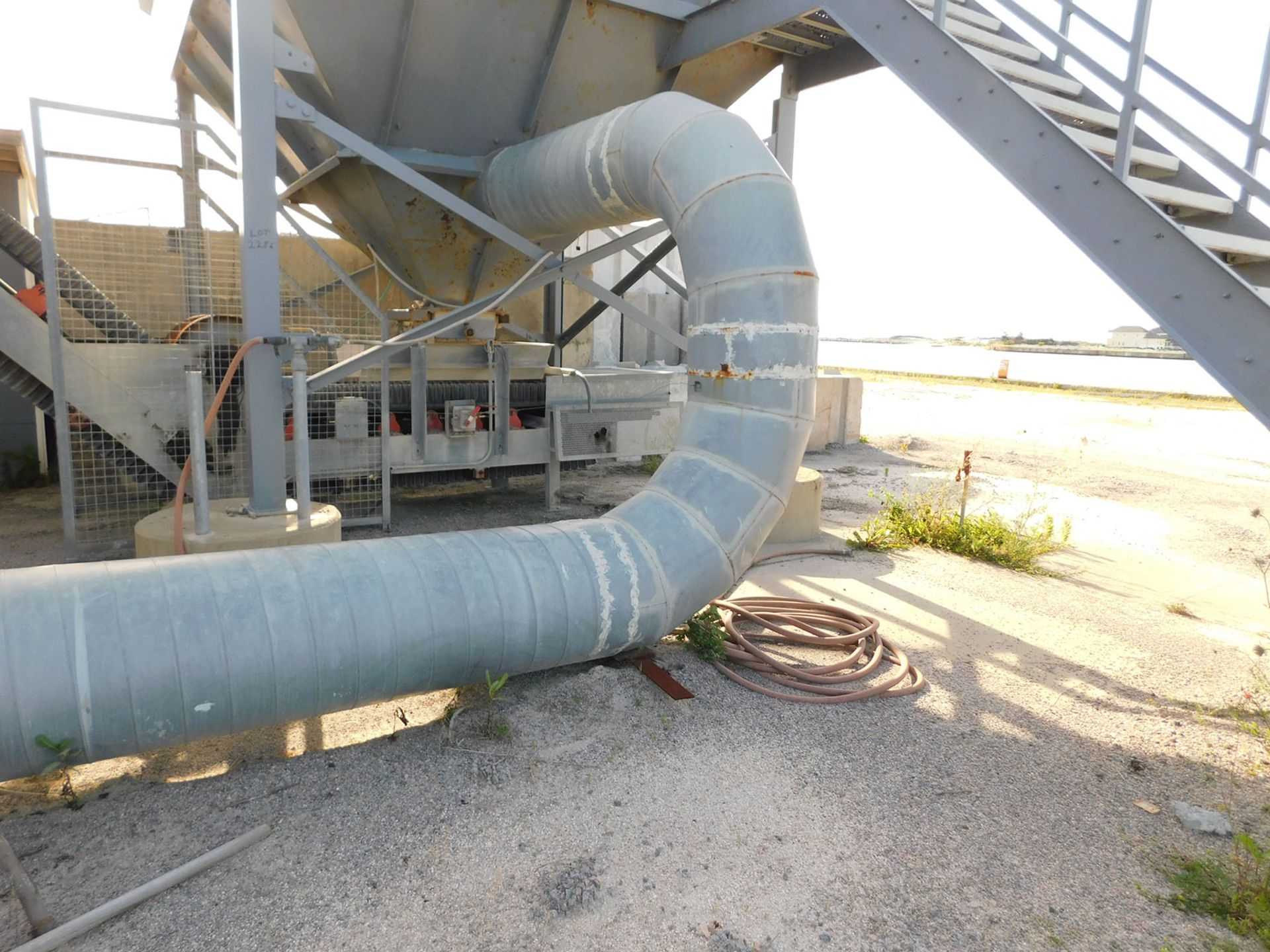 BATCH PLANT RECEIVING HOPPER, BLOWER, INCLINE CONVEYOR TO DAY BINS, AND STAIRS - Image 4 of 7