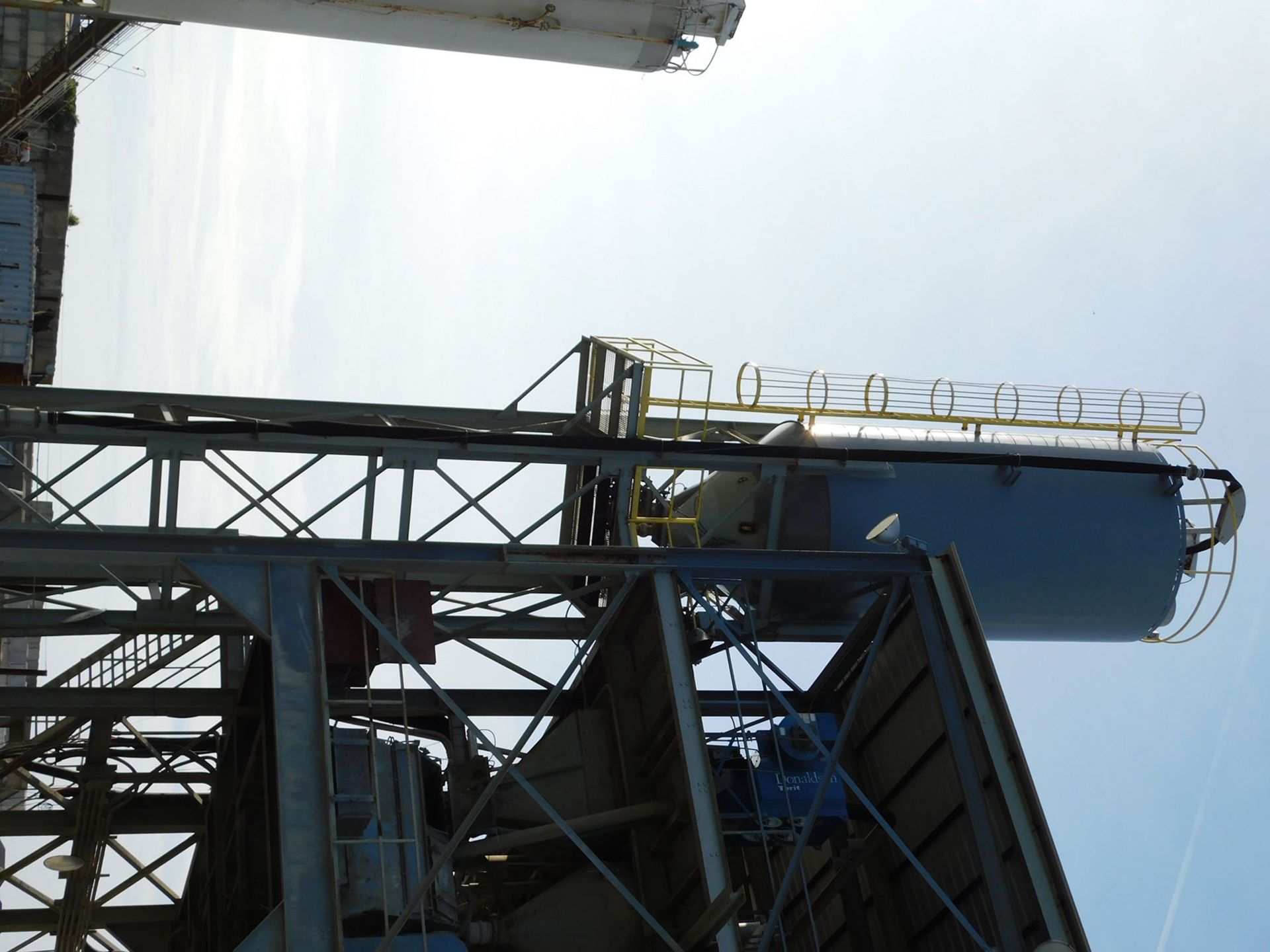 BATCH PLANT CONVEYOR FROM THE DAY BIN STRUCTURE TO THE MIXER FACILITY - Image 4 of 11