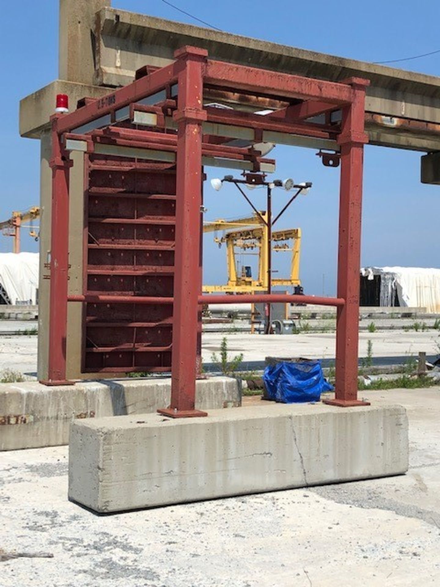 2.5 TON STATIONARY LIFTING GANTRY