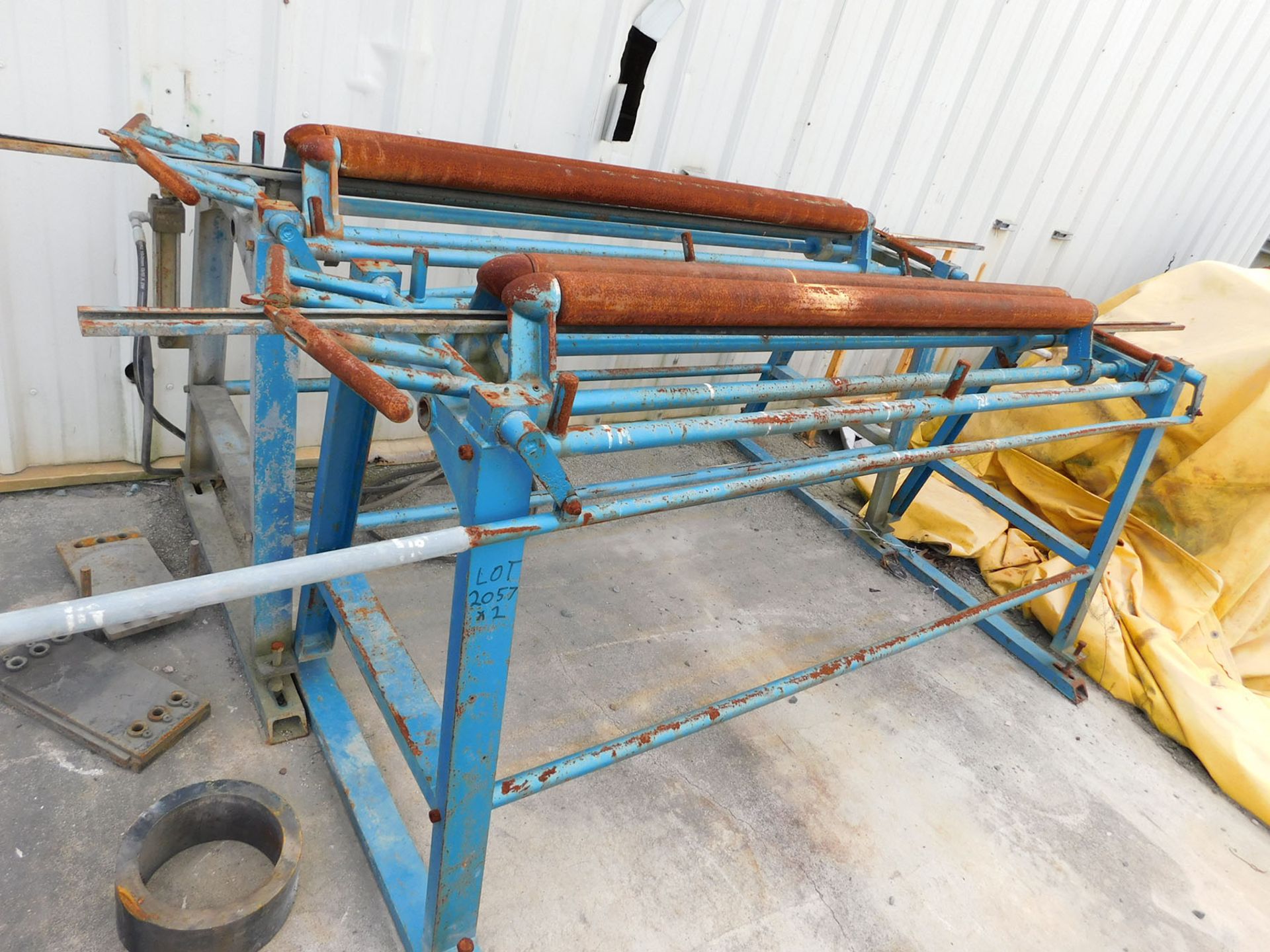 (2) PIPE ROLLERS ON STAND