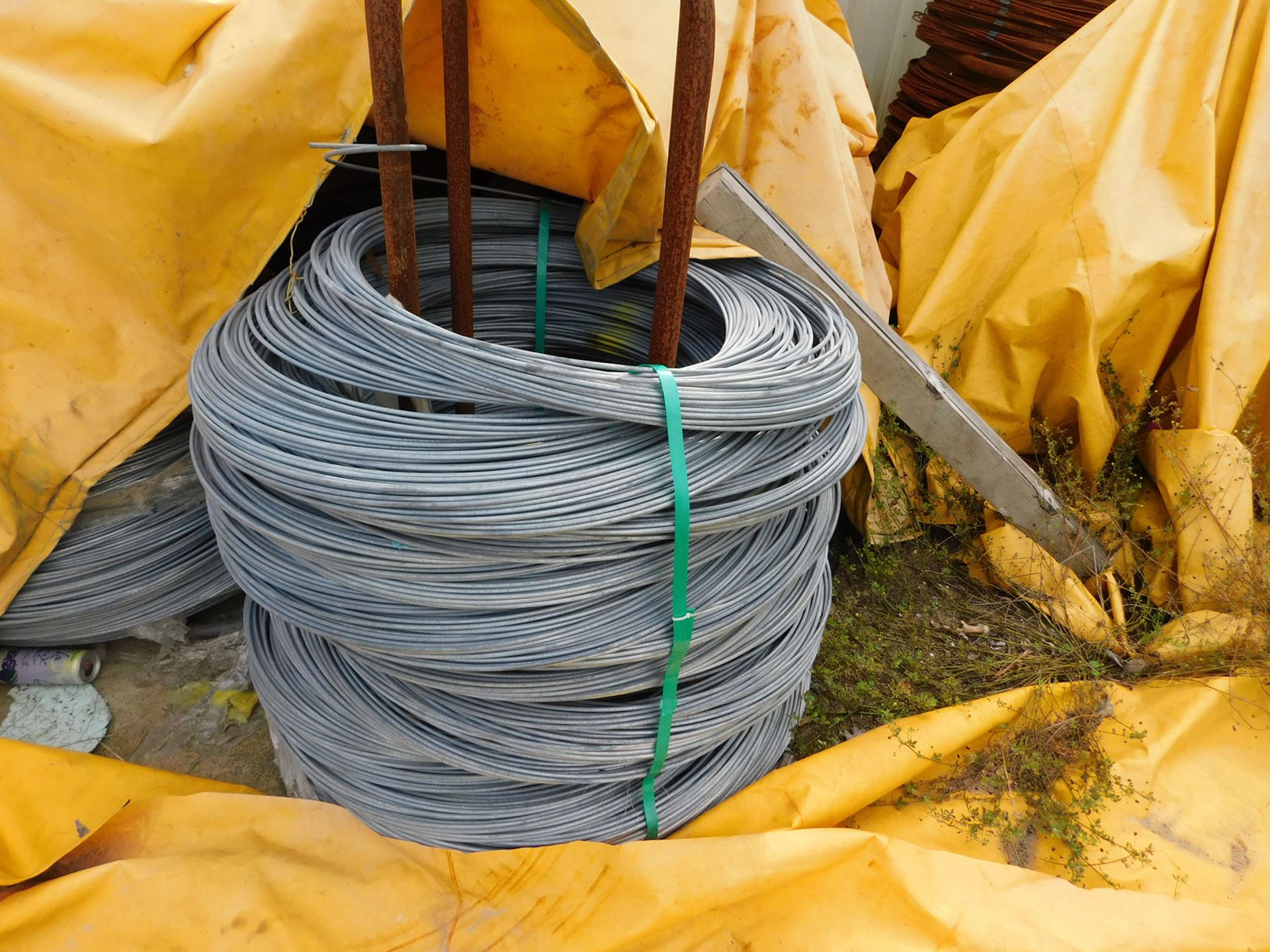 LOT OF MISC. GAUGED GALVANIZED WIRE & RACKS