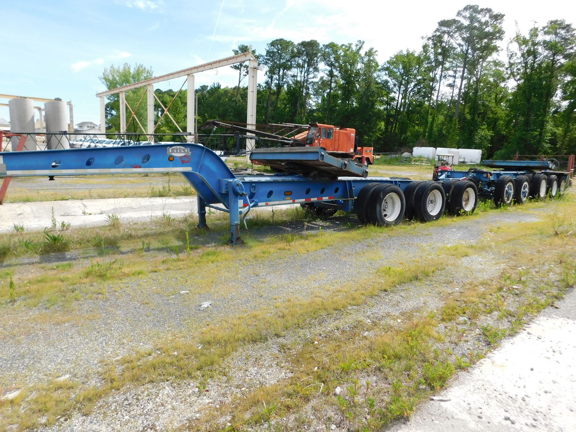 8-AXLE TRAILER WITH REAR STEER - Image 3 of 4