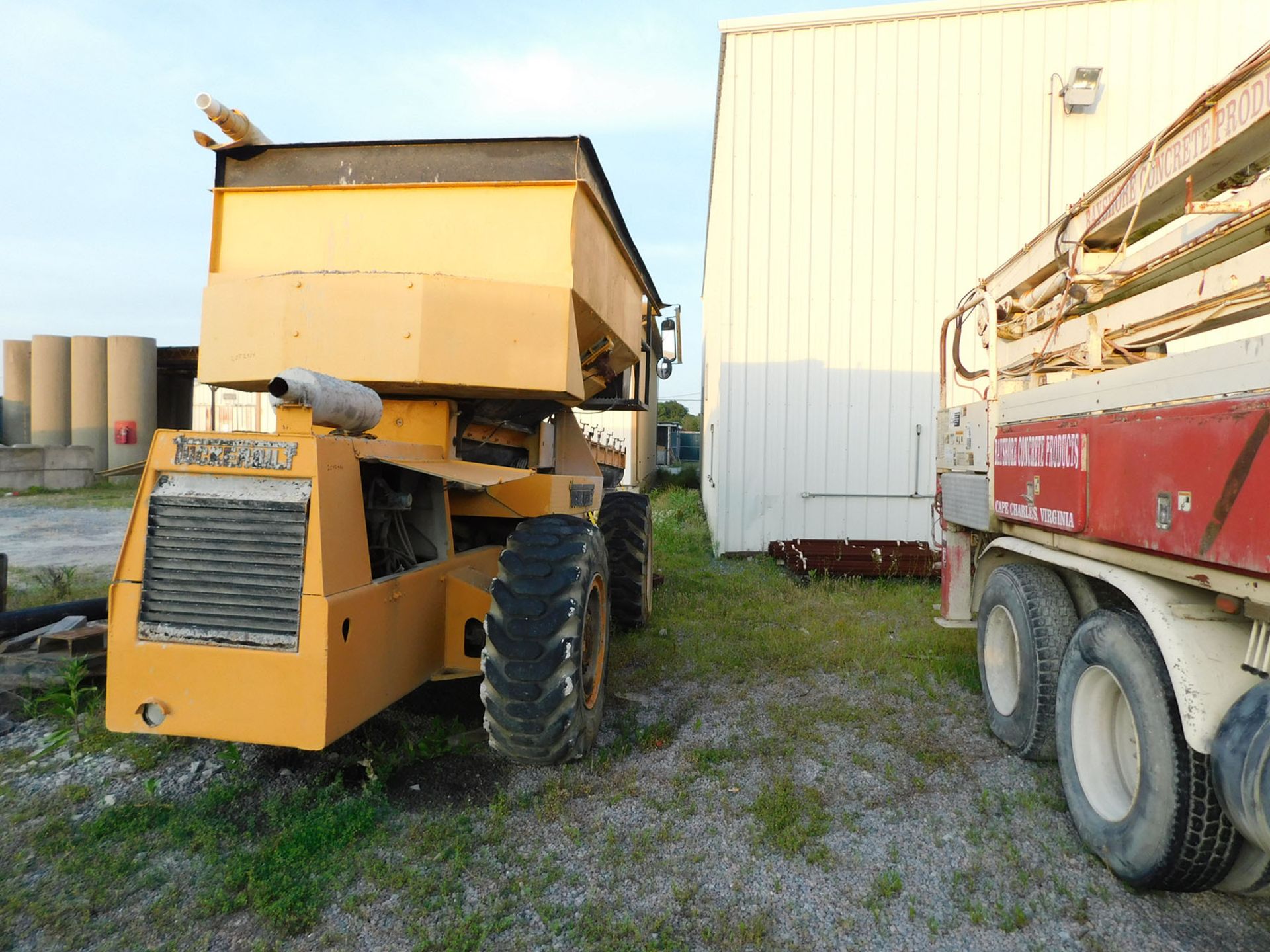 TUCKER BILT T630 CONCRETE TRANSPORT VEHICLE 6-YARD HOPPER, HYDRAULIC SWING, 3 SPEED AUGER, DIESEL - Image 2 of 2