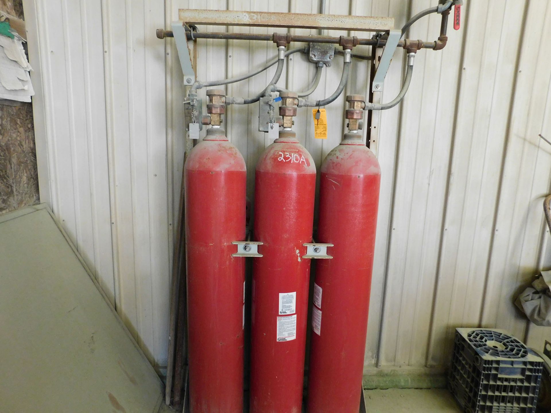 KIDDE FIRE SUPPRESSANT SYSTEM ***GO OUTSIDE BACK DOOR TO RIGHT***