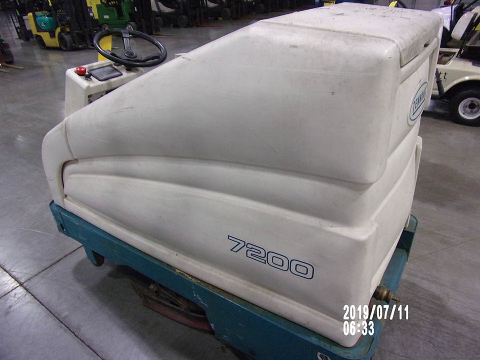 TENNANT ELECTRIC FLOOR SWEEPER - Image 4 of 5