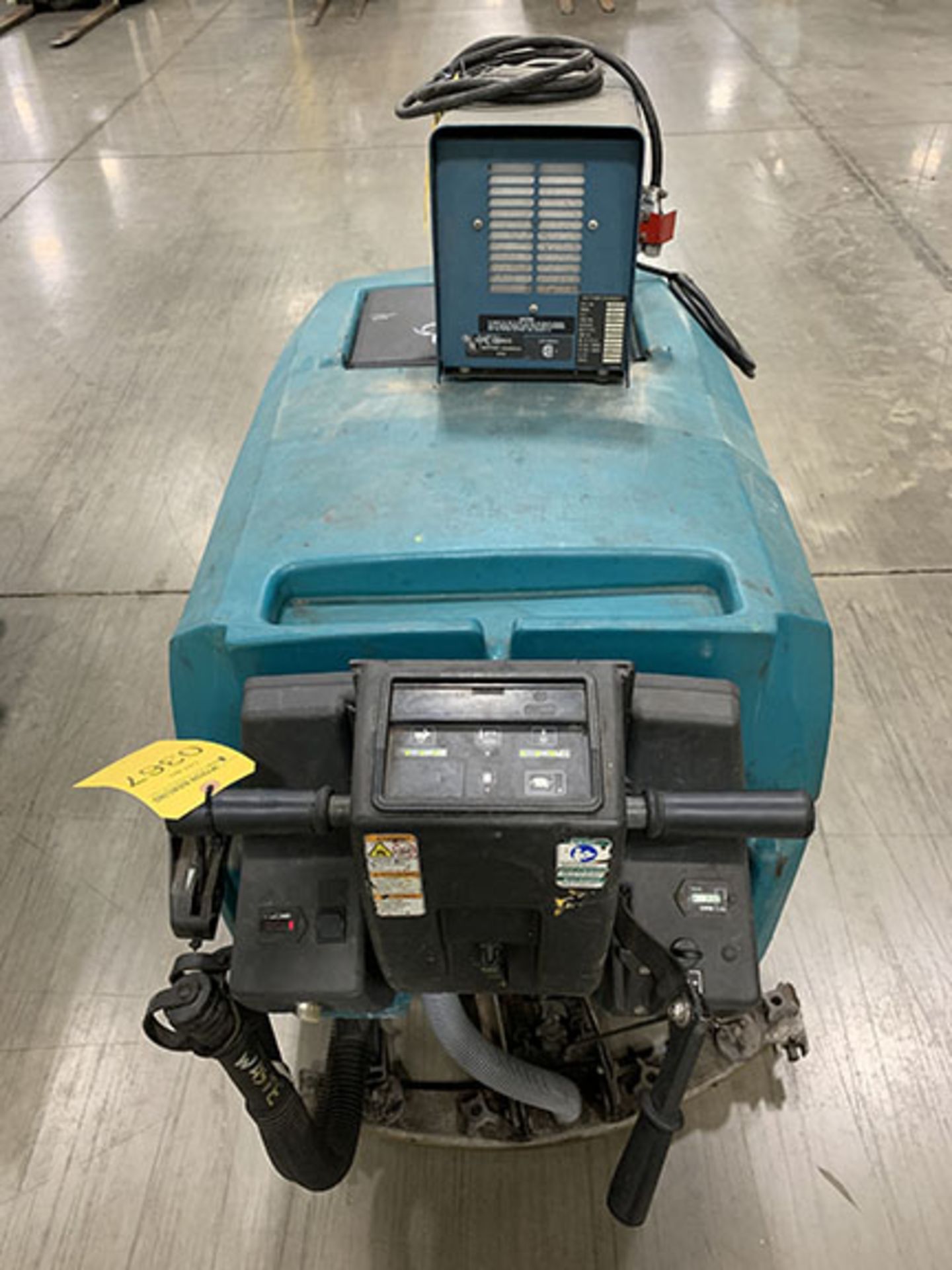 TENNANT FLOOR SWEEPER WITH CHARGER, S/N 3560 - Image 2 of 8