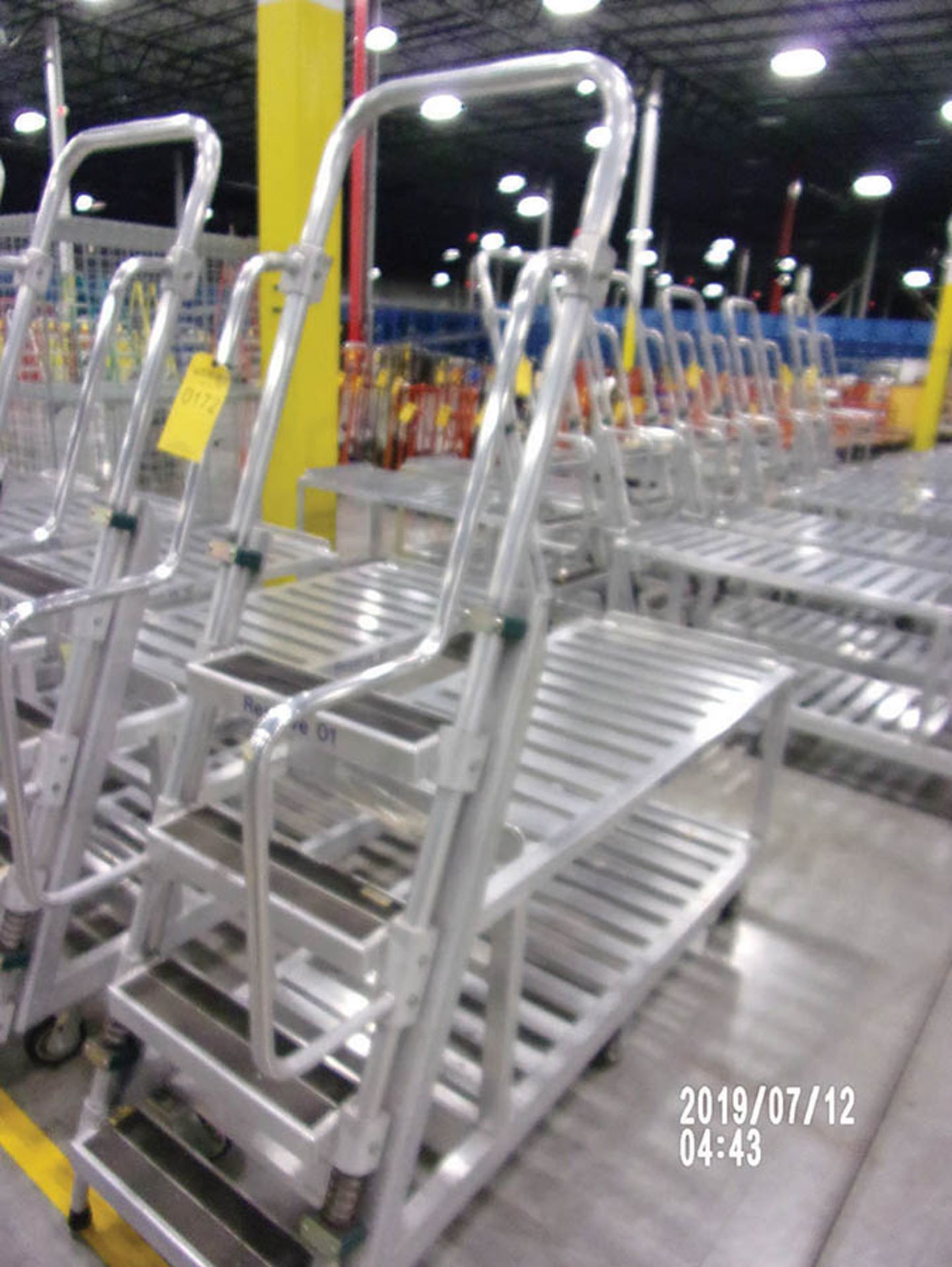 ALUMINUM PICKING CART WITH LADDER - Image 4 of 5