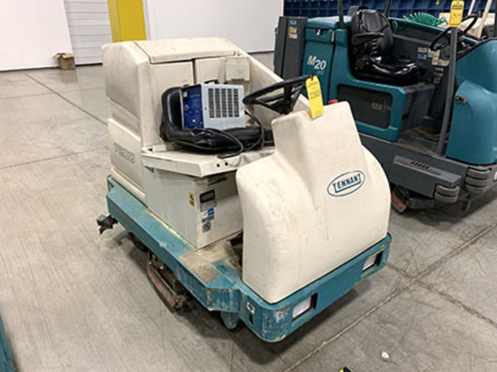 TENNANT ELECTRIC FLOOR SWEEPER