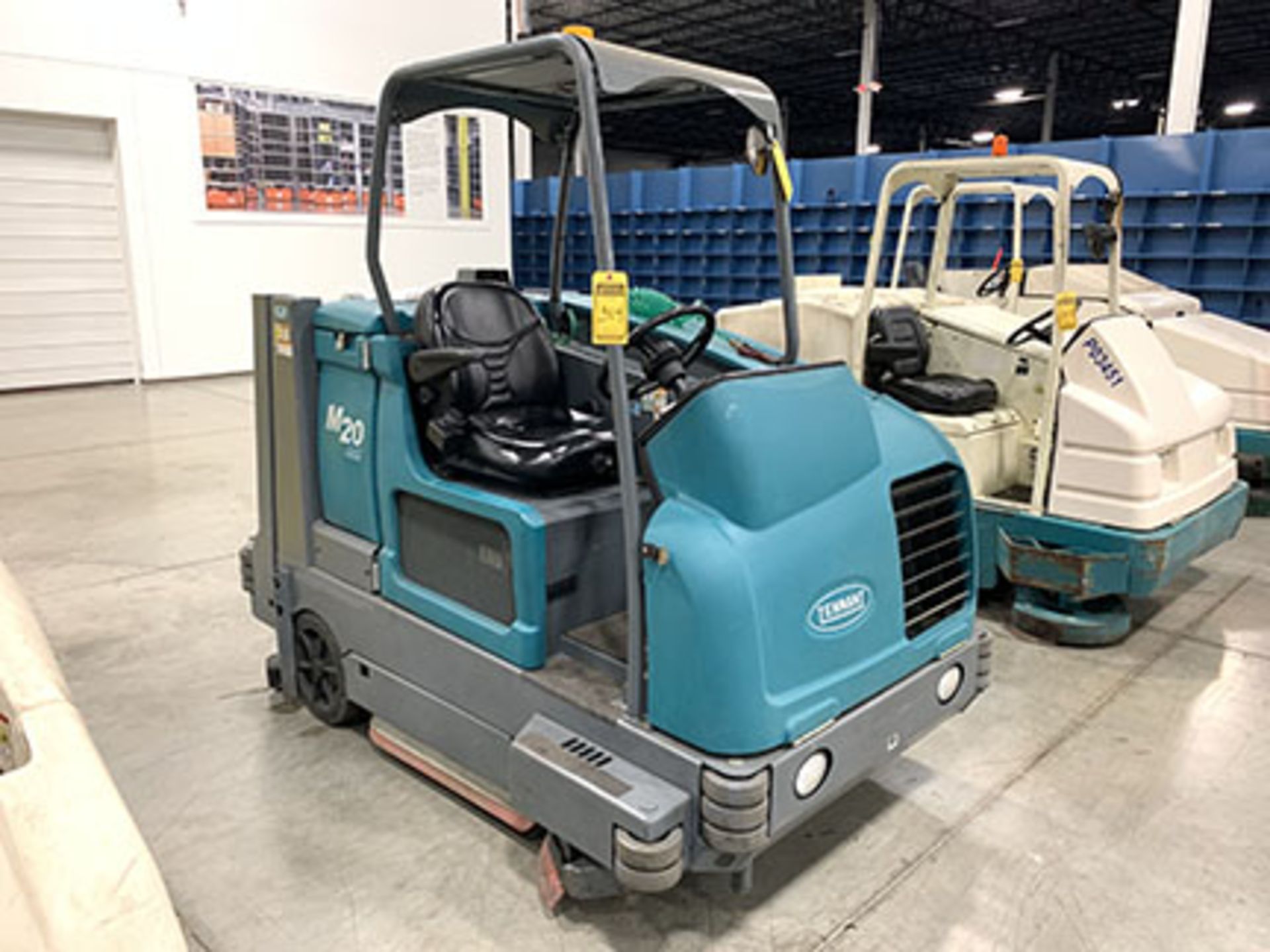 TENNANT M20 LP FLOOR SWEEPER, 446 HOURS