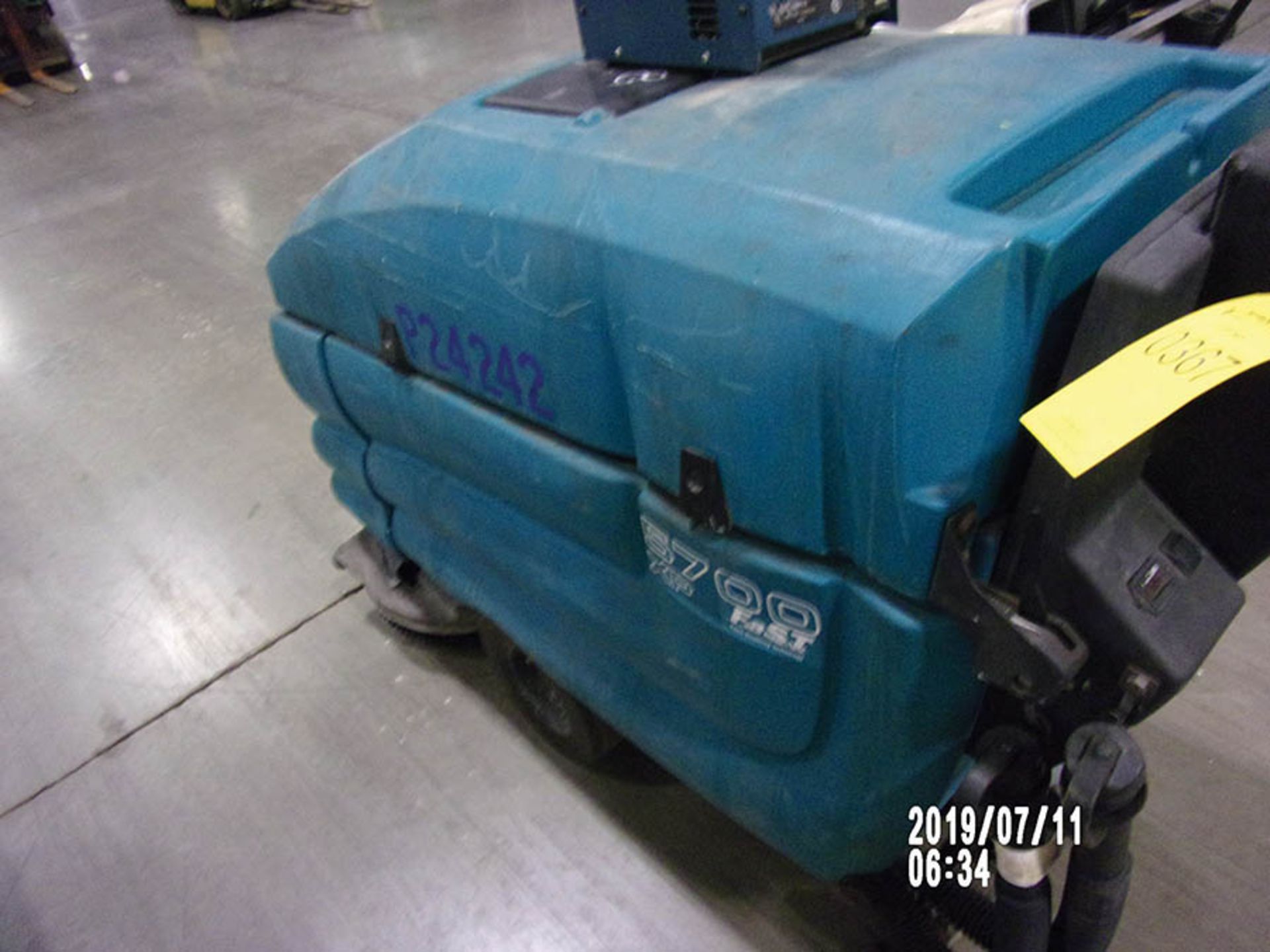 TENNANT FLOOR SWEEPER WITH CHARGER, S/N 3560 - Image 6 of 8