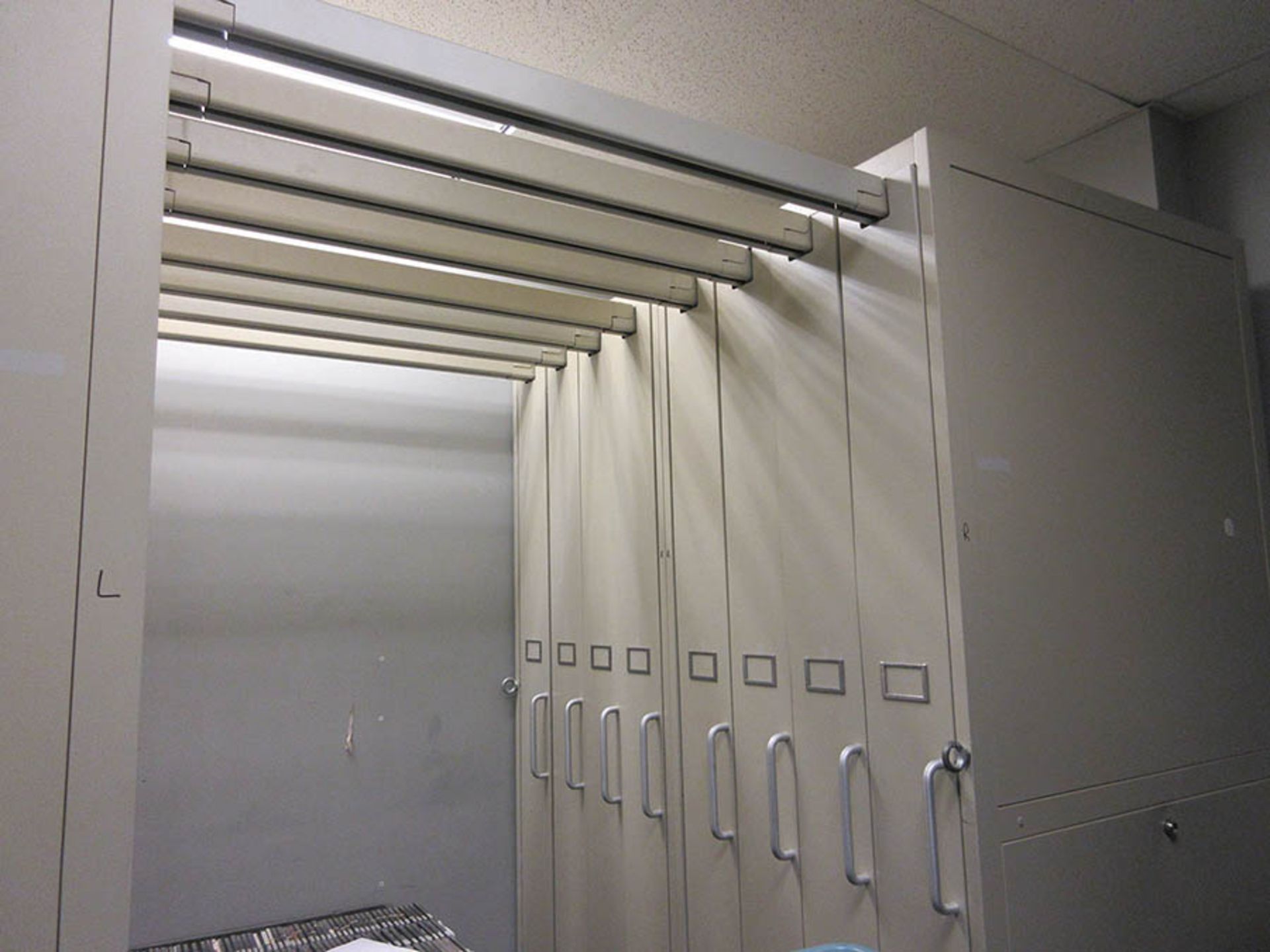 VERTICAL STORAGE SYSTEM